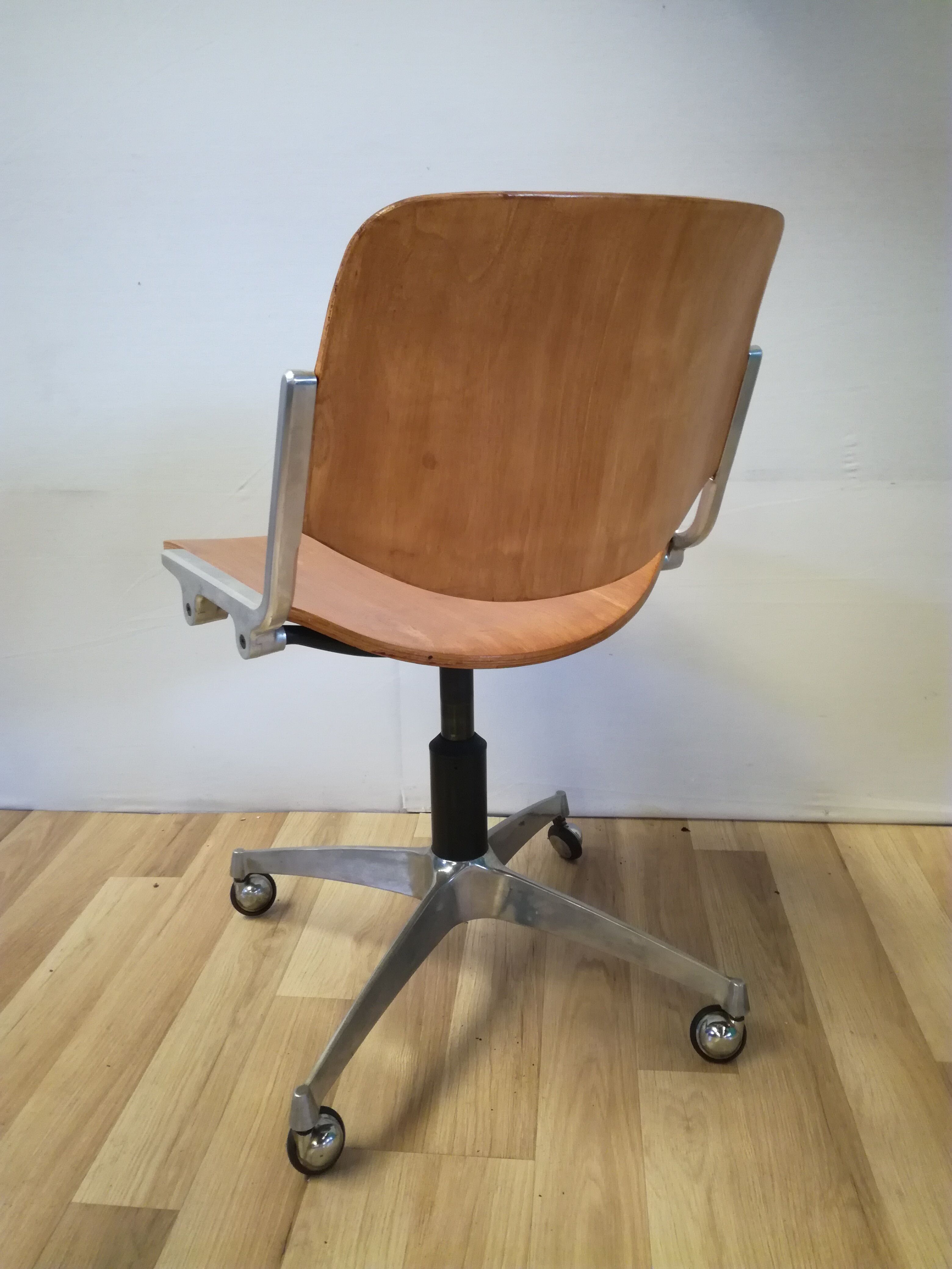 Castelli wood and metal swivel office chair