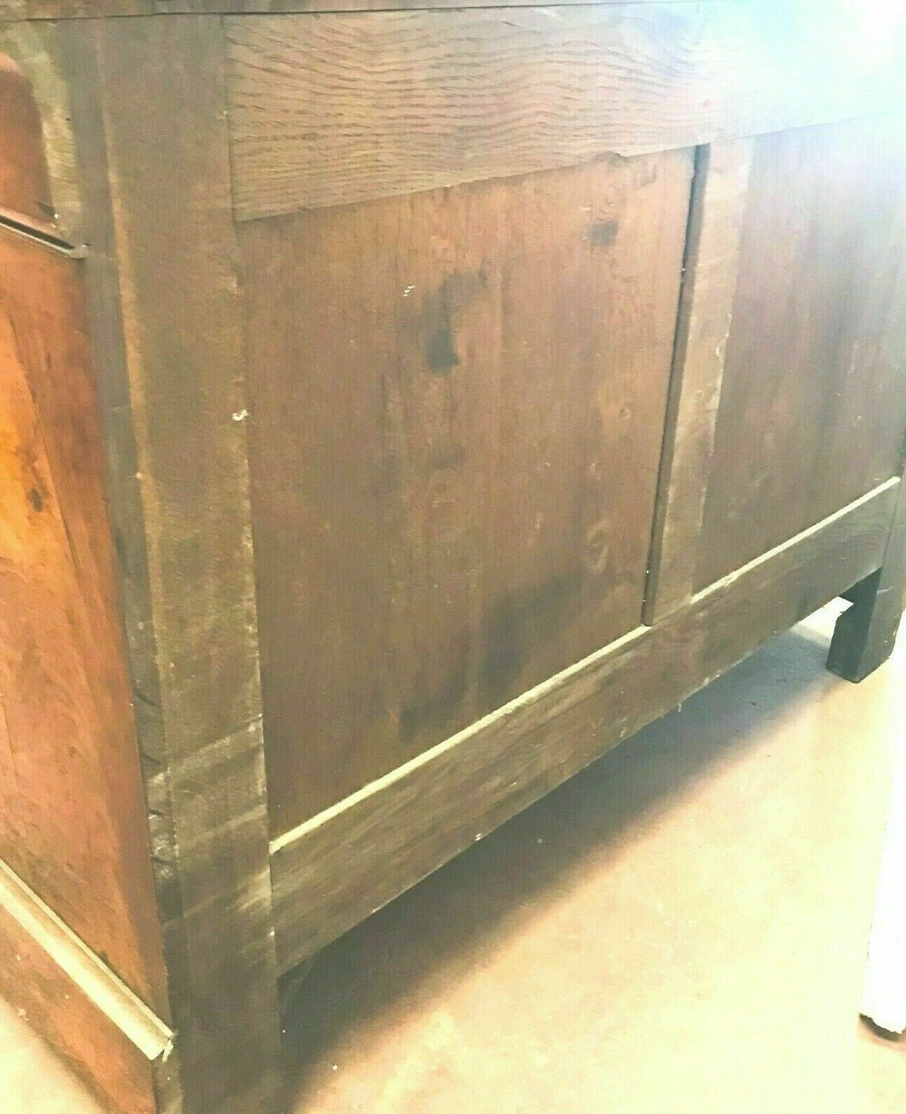 Louis Philippe period chest of drawers in walnut ronce Marble top XIX century