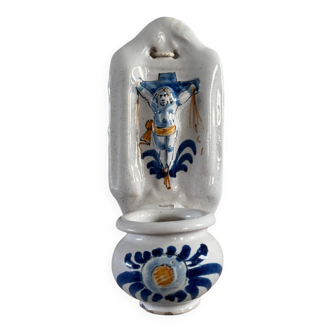 Bénitier en faïence de Nevers XVIIIe ronde-bosse