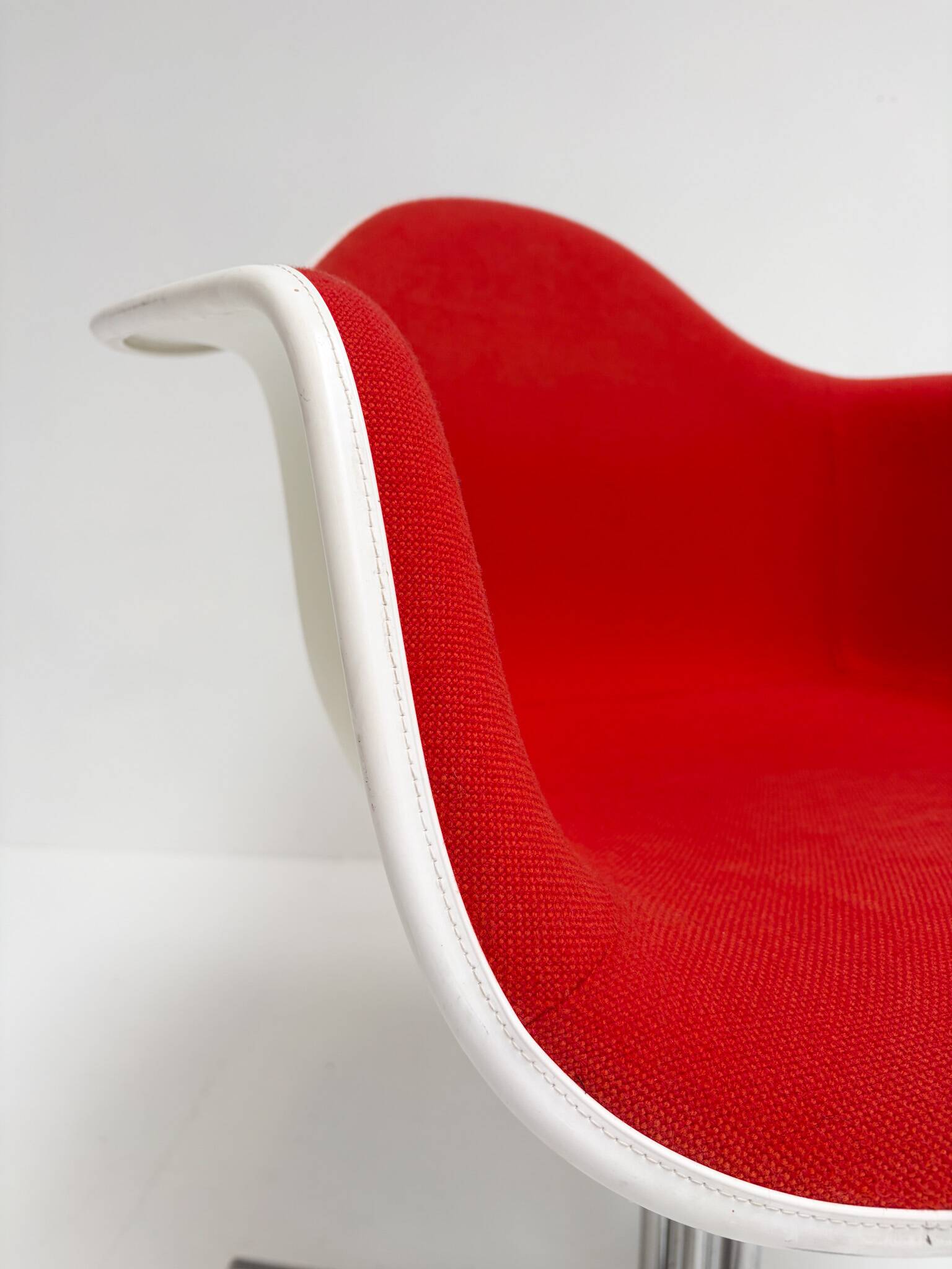 Fauteuil DAL par Charles et Ray Eames pour Vitra, années 2010.