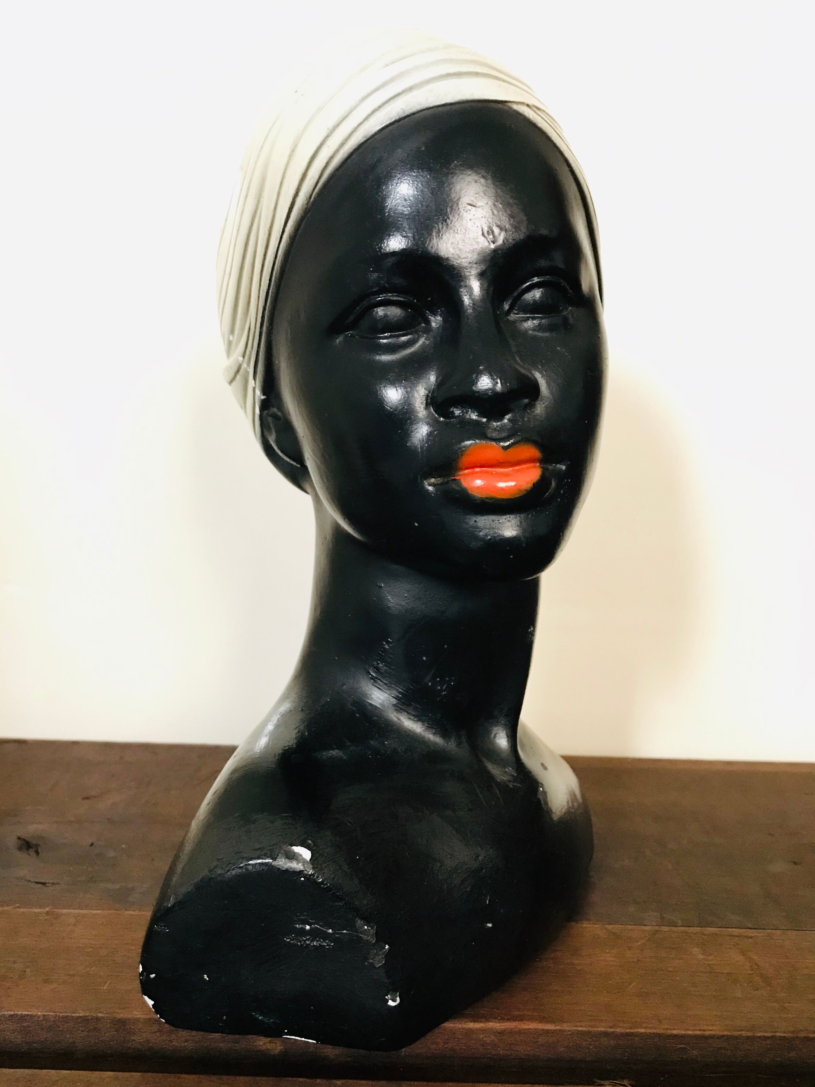 Vintage platre bust