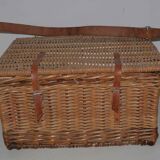 Old artisanal wicker picnic basket 50