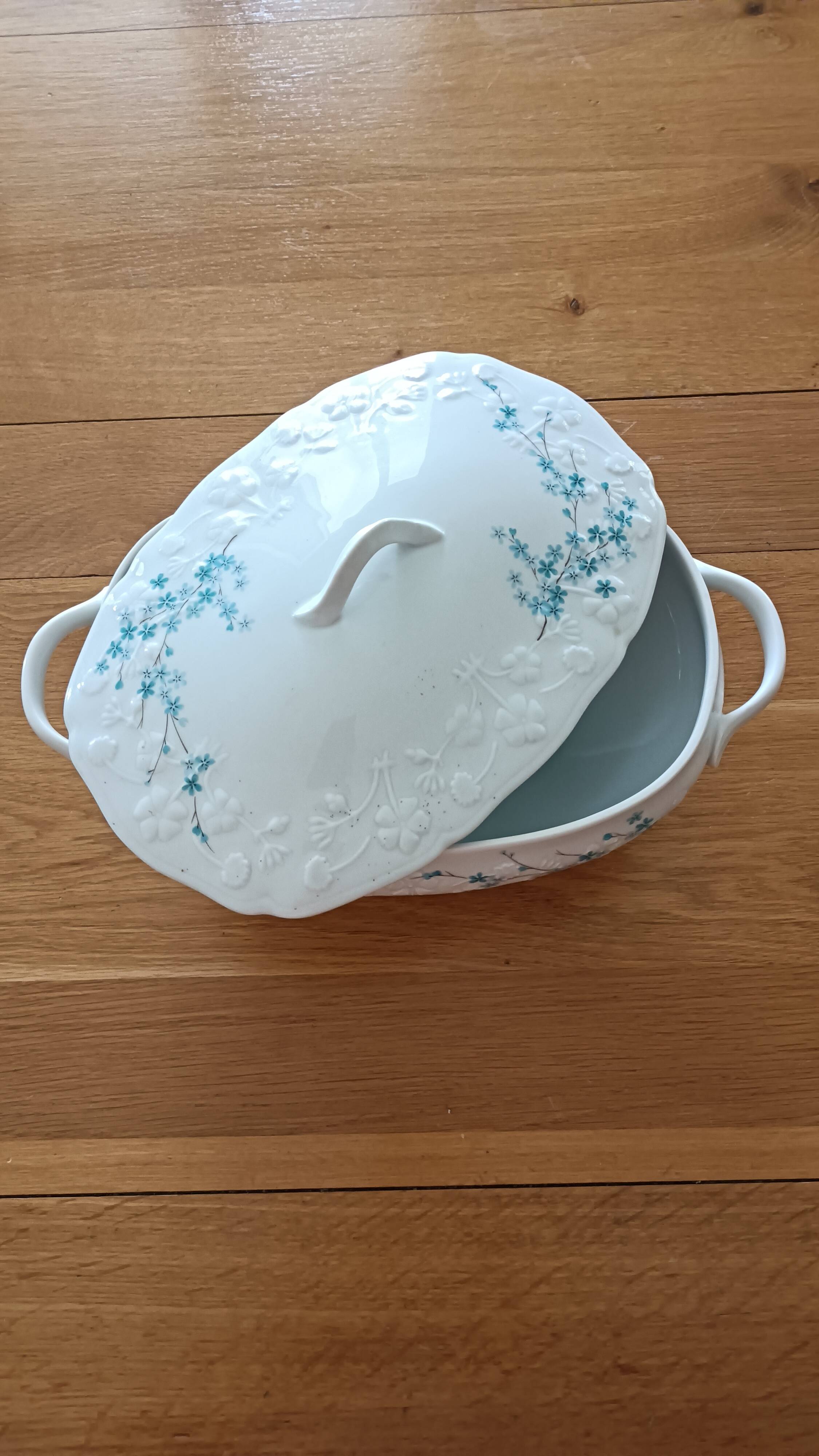 Sologne porcelain dinner service