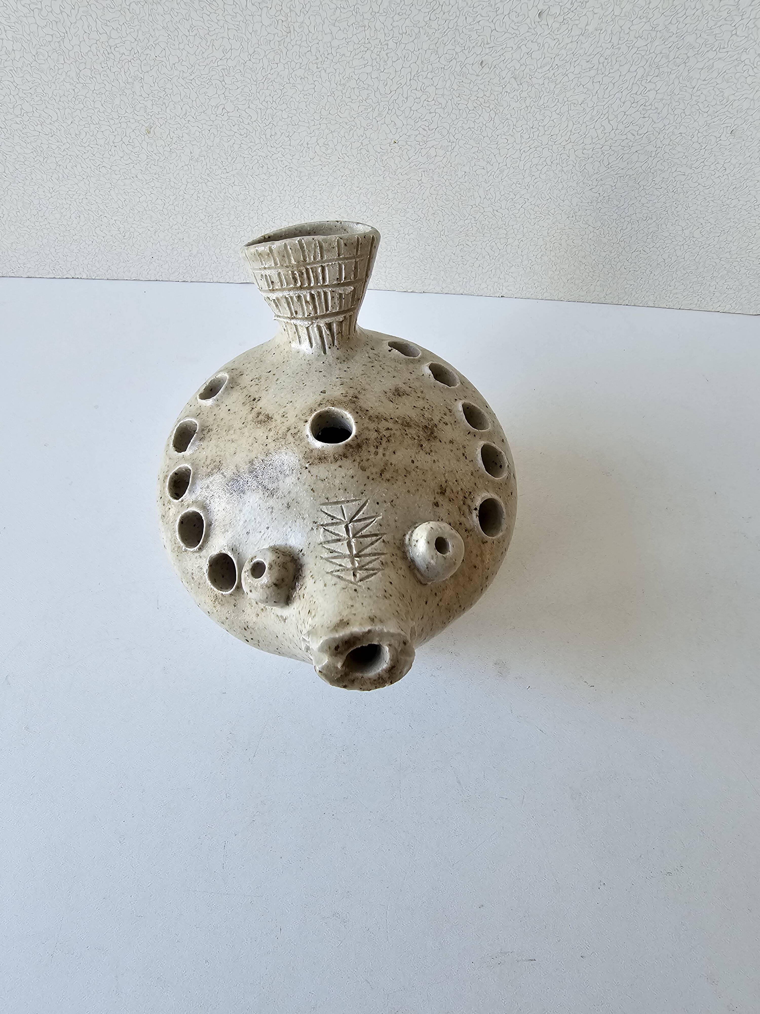 Zoomorphic flower pick in cream-colored glazed stoneware - les argonautes