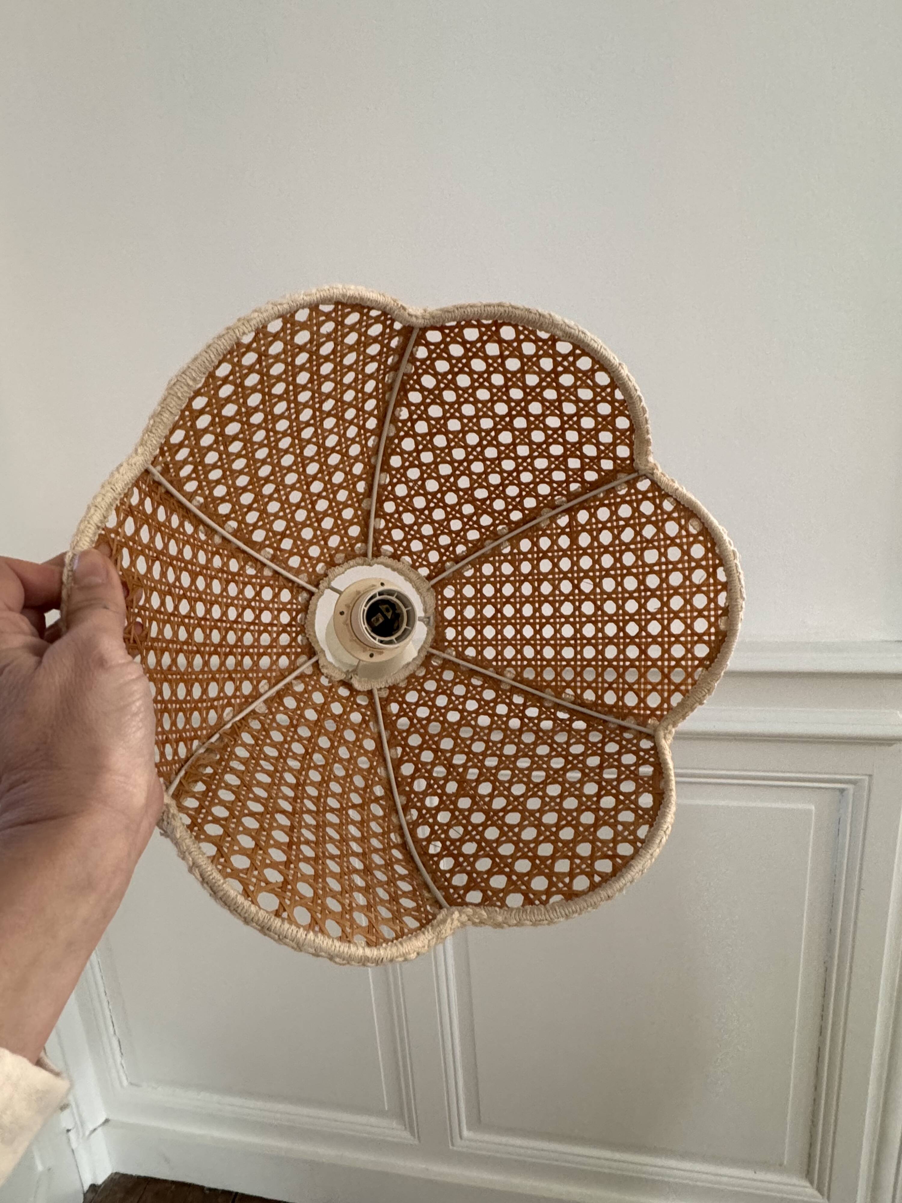 Vintage cannage flower pendant light