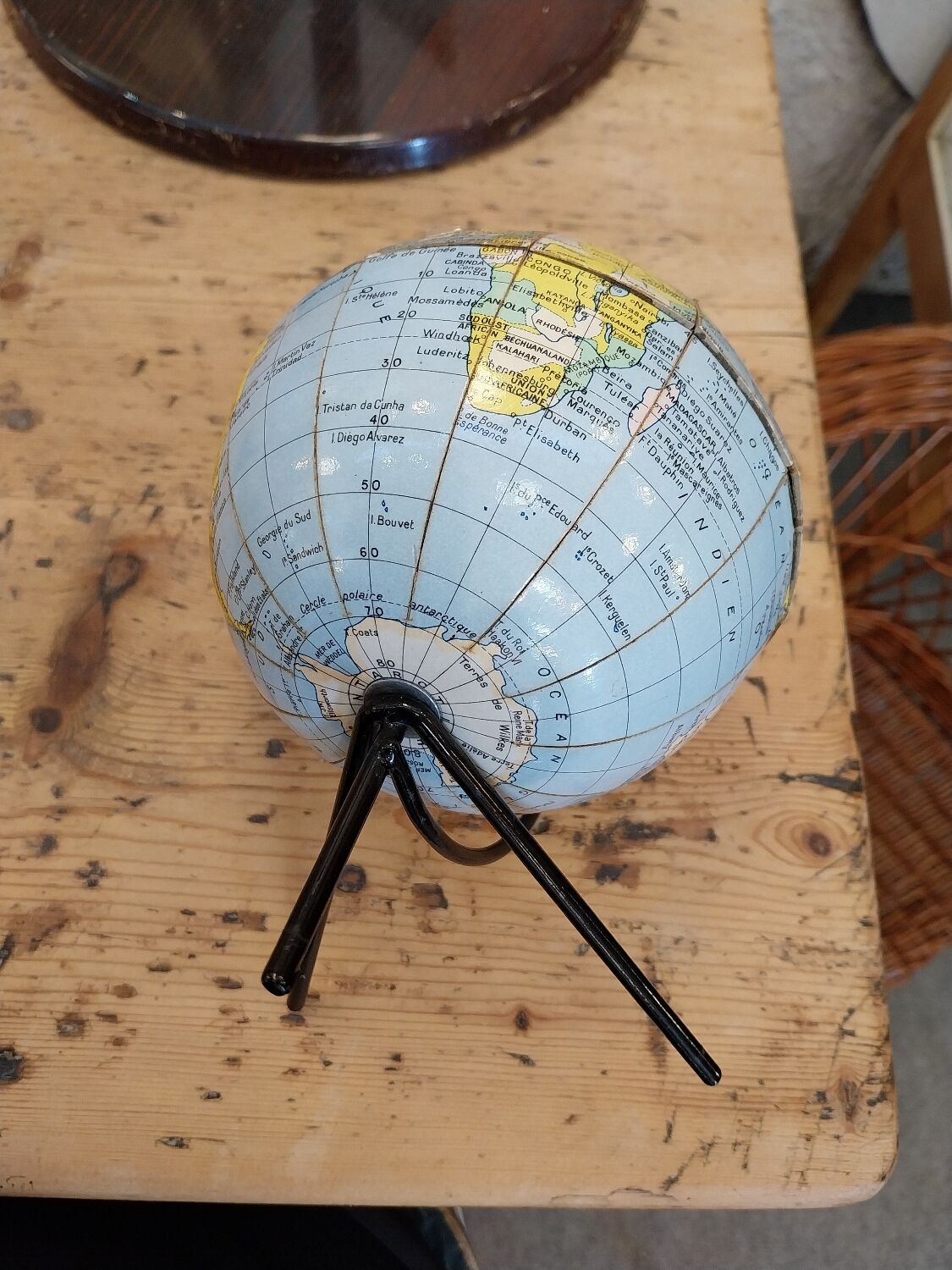 Map of the world Girard and Barrere
