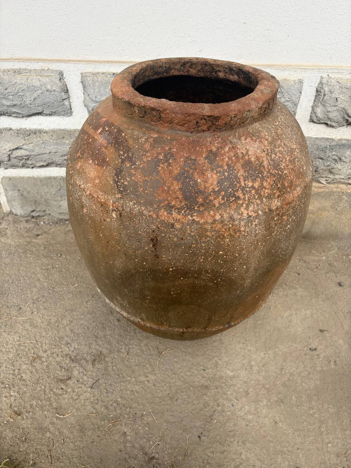 Old oil jar, Spain, Tinaja, 18th century.