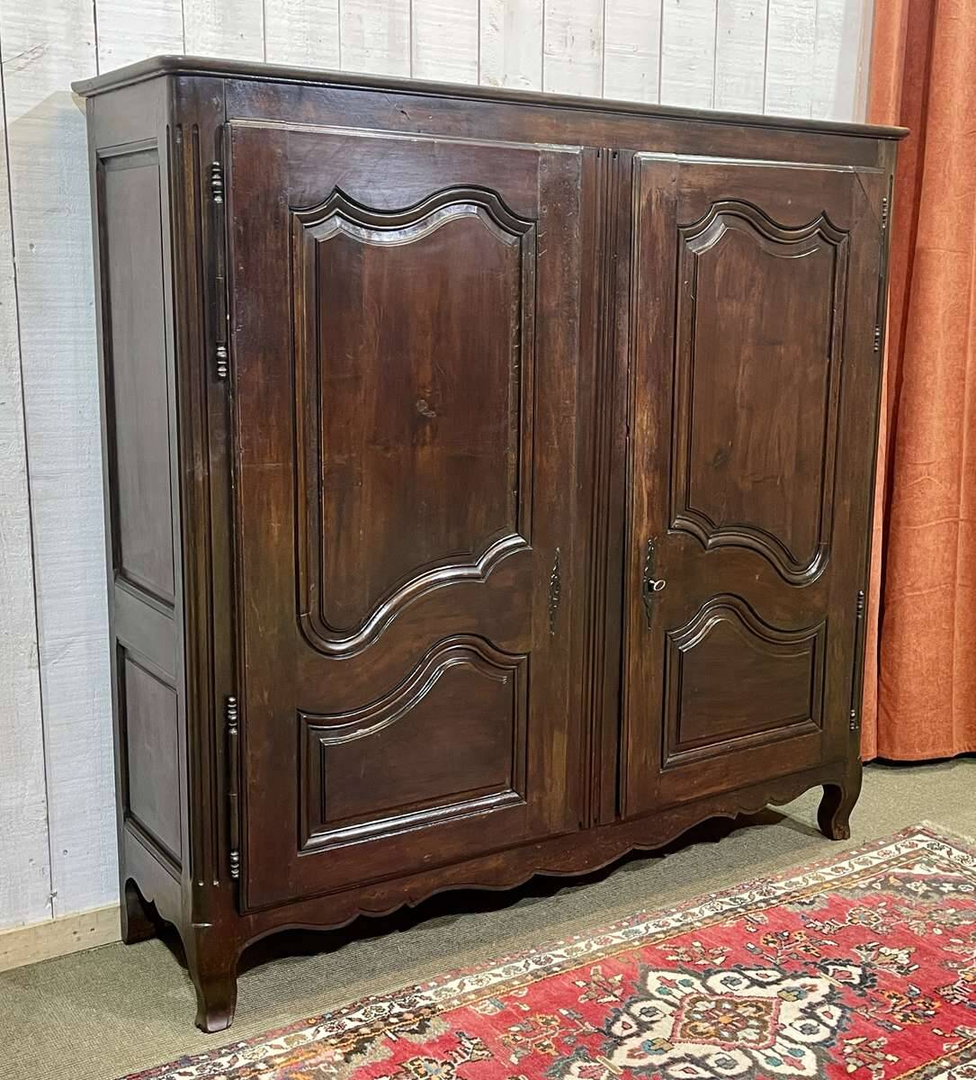 Louis XV style low cabinet in walnut, 19th century
