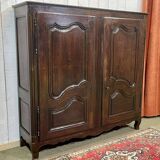 Armoire basse de style Louis XV en noyer 19ème