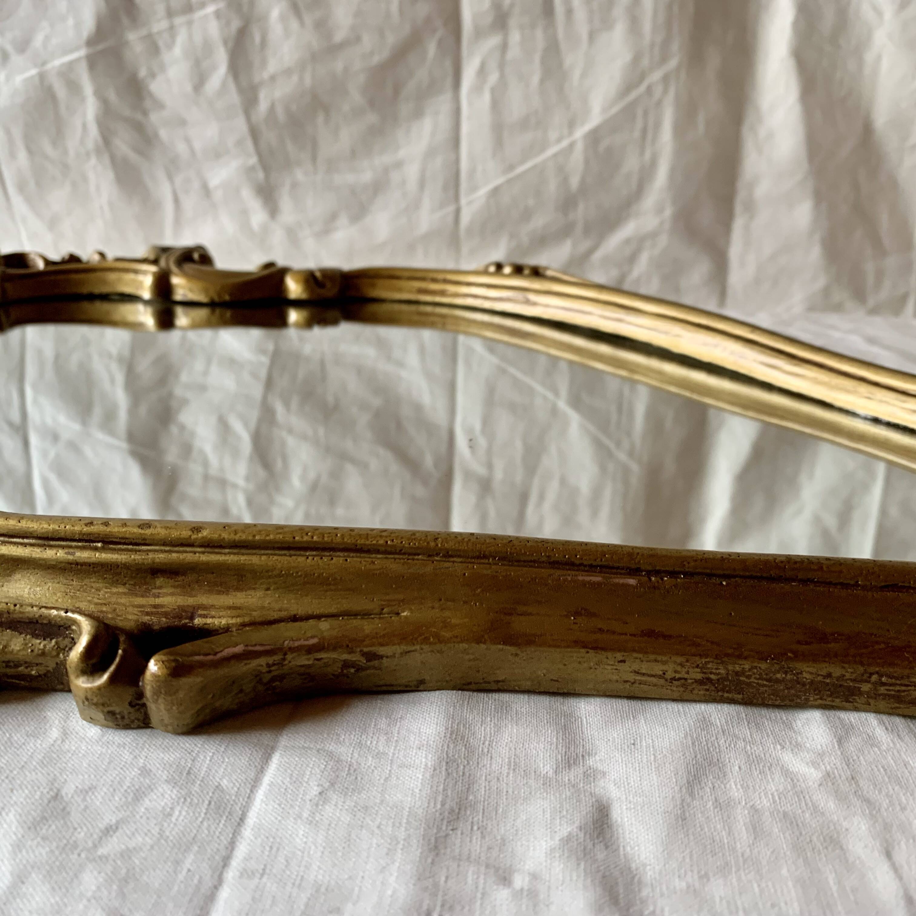 Vintage shell mirror in gold plaster