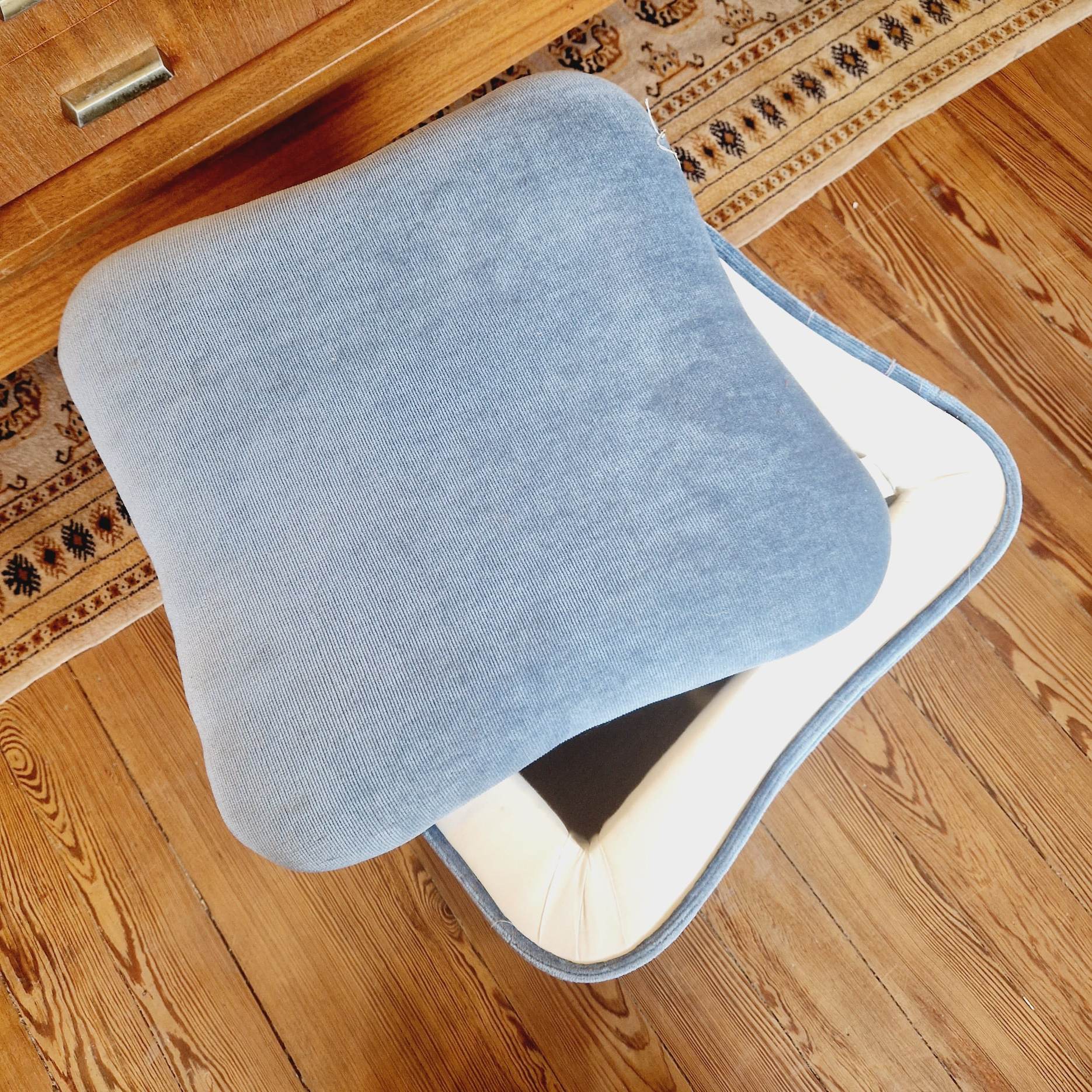 Blue chest pouf