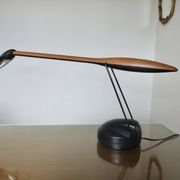 Lampe de bureau zoomorphe en merisier et polycarbonate