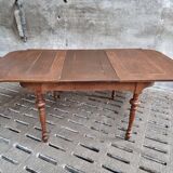 Antique extendable diningtable