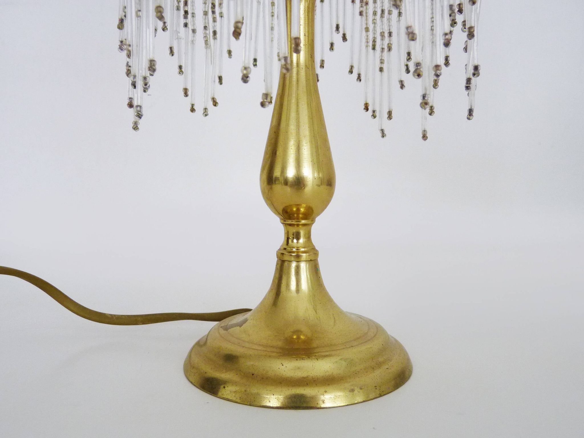 Table lamp, bedside lamp with pearls, speckled white globe in glass paste. 80s