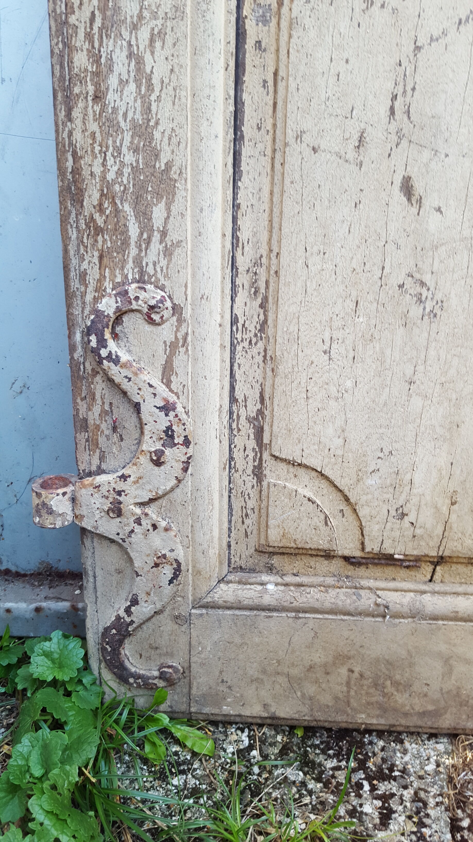 Door old 18th iron mouldings