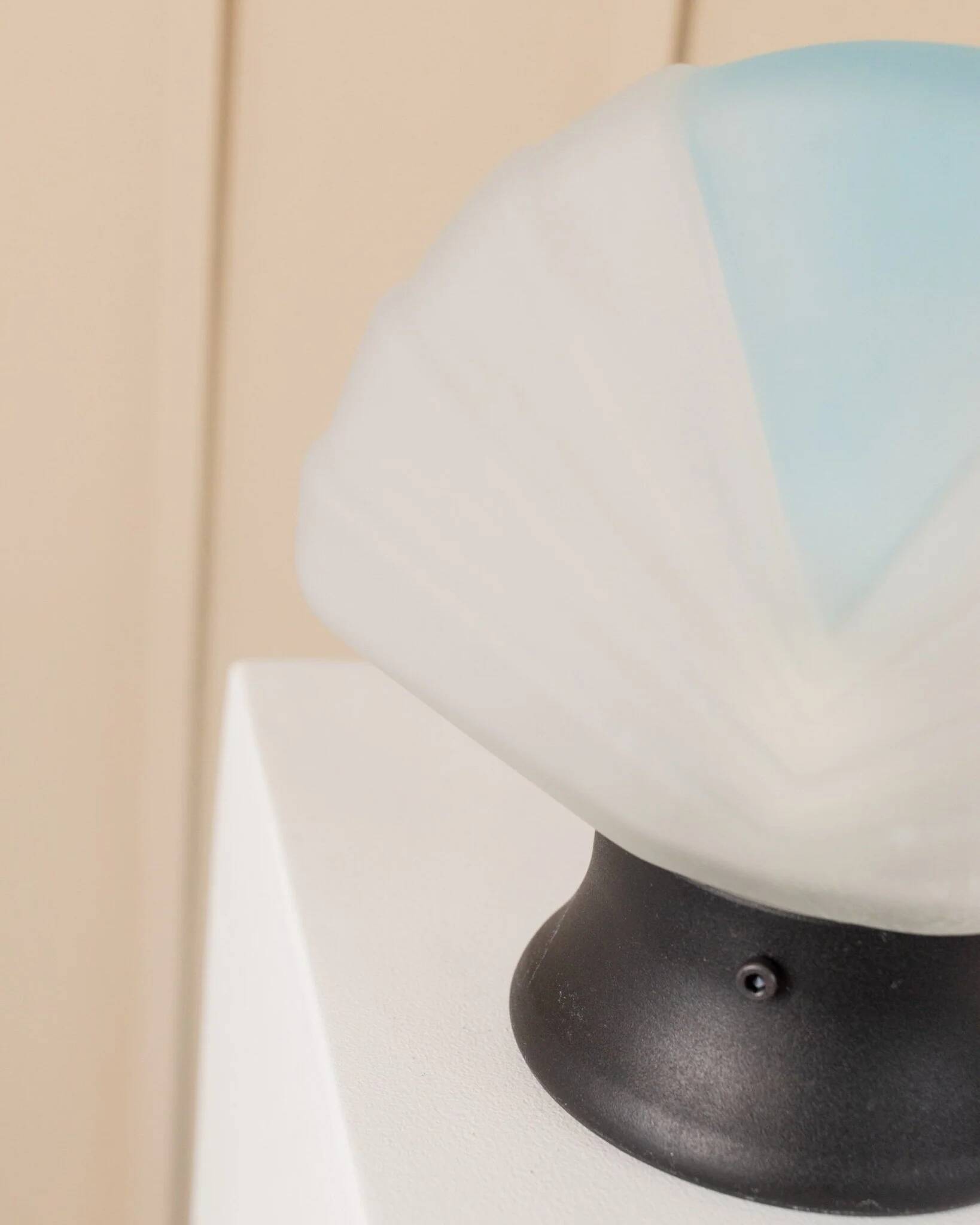 Murano Glass Shell Table Lamp in White with Blue Accent – Italian 1980s Vintage Space Age Design