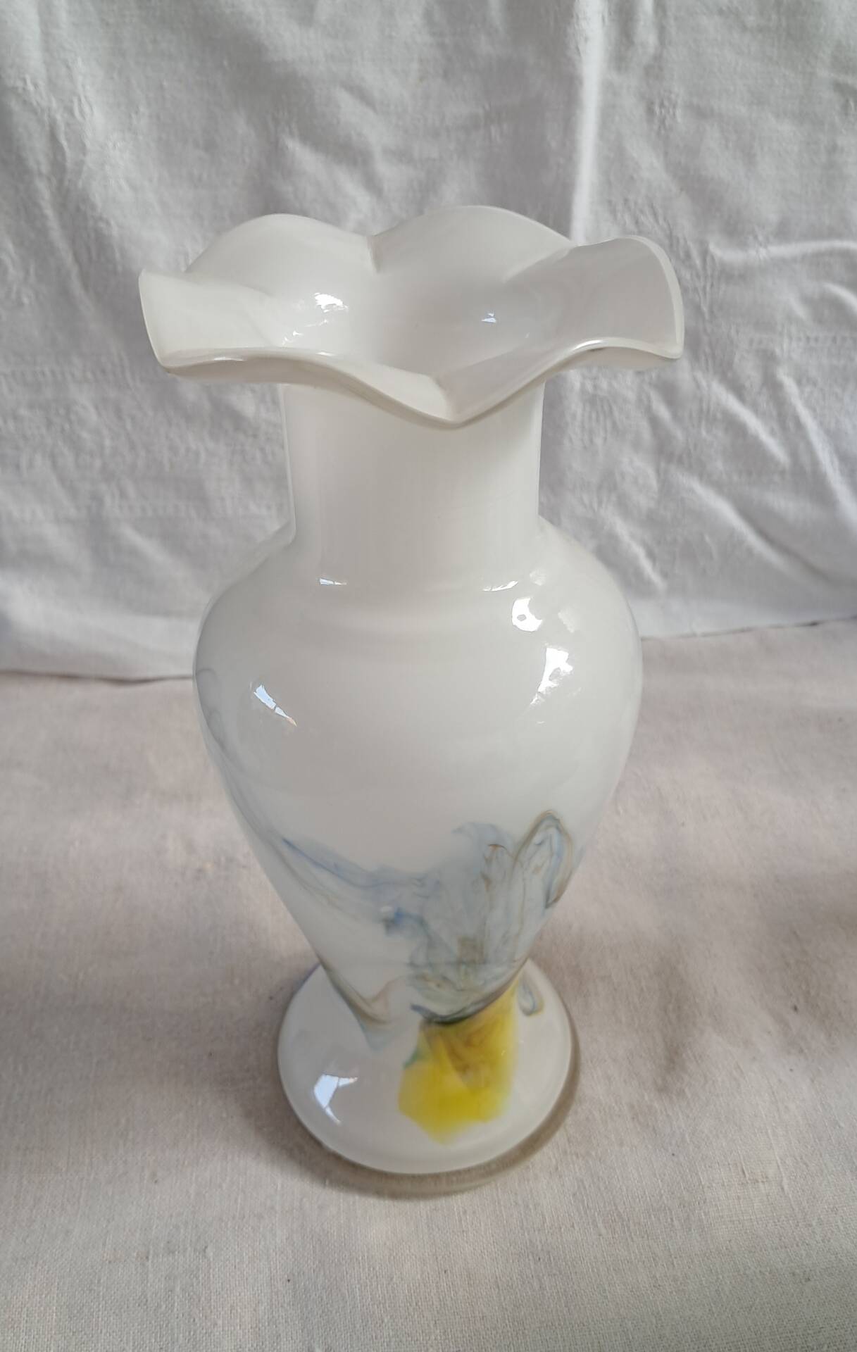 Vintage white opaline vase with marbled decoration – 1970s/1980s