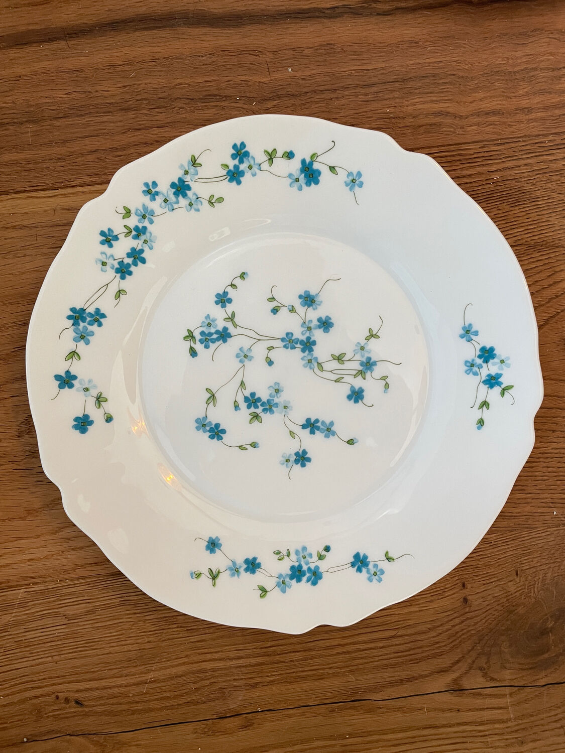 3 Flat white arcopal plates model veronica