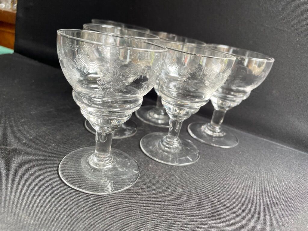 6 Wine glasses – Guilloche crystal