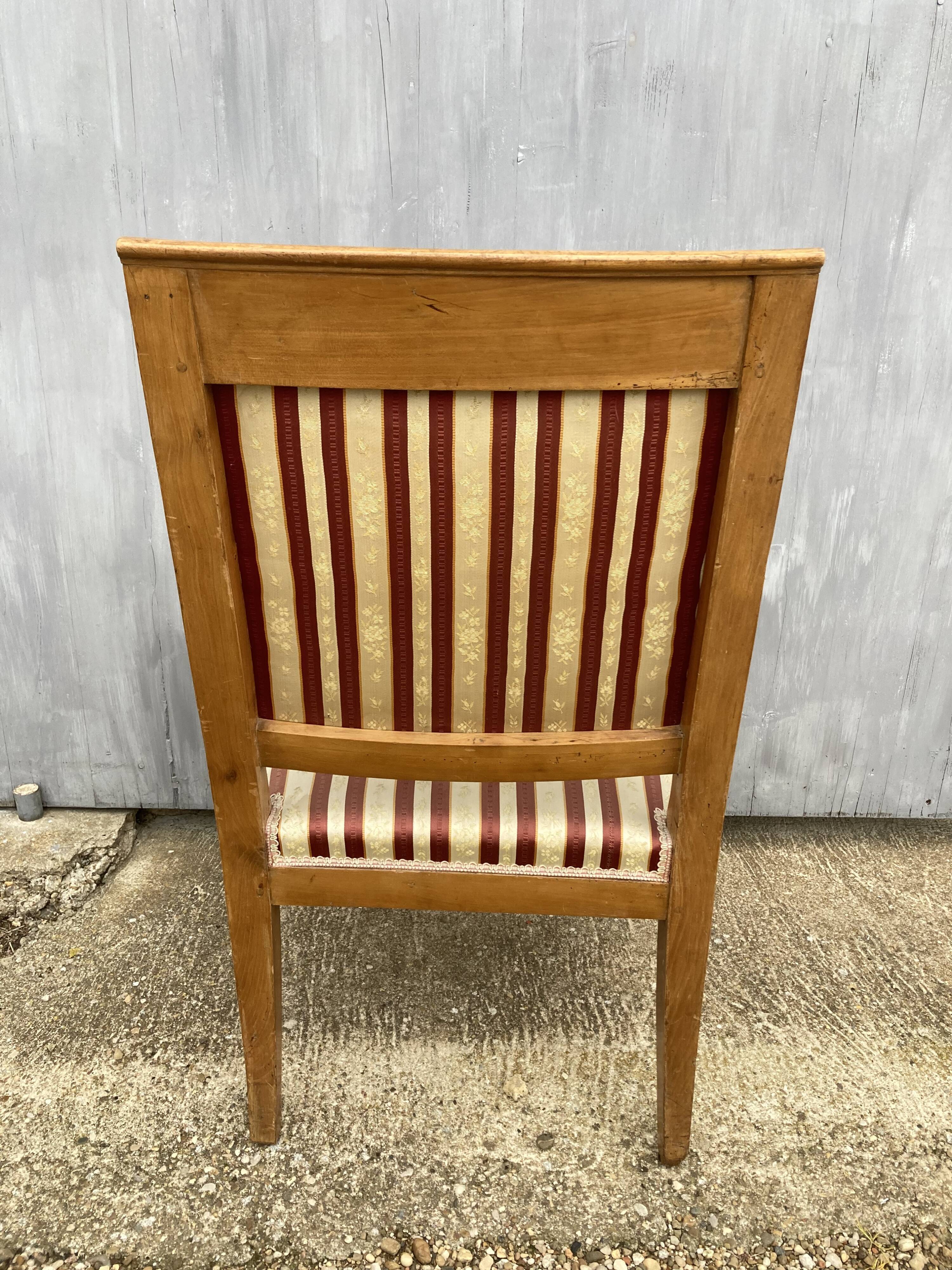 Fauteuil restauration en noyer