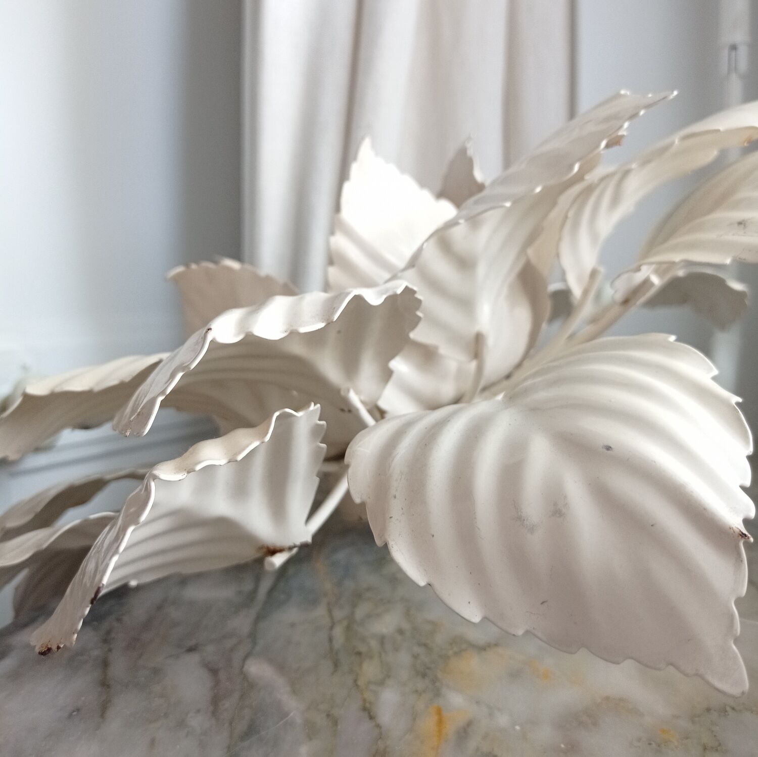 Vintage metal flower wall lamp