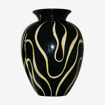 Vase en céramique noire et flammes jaunes