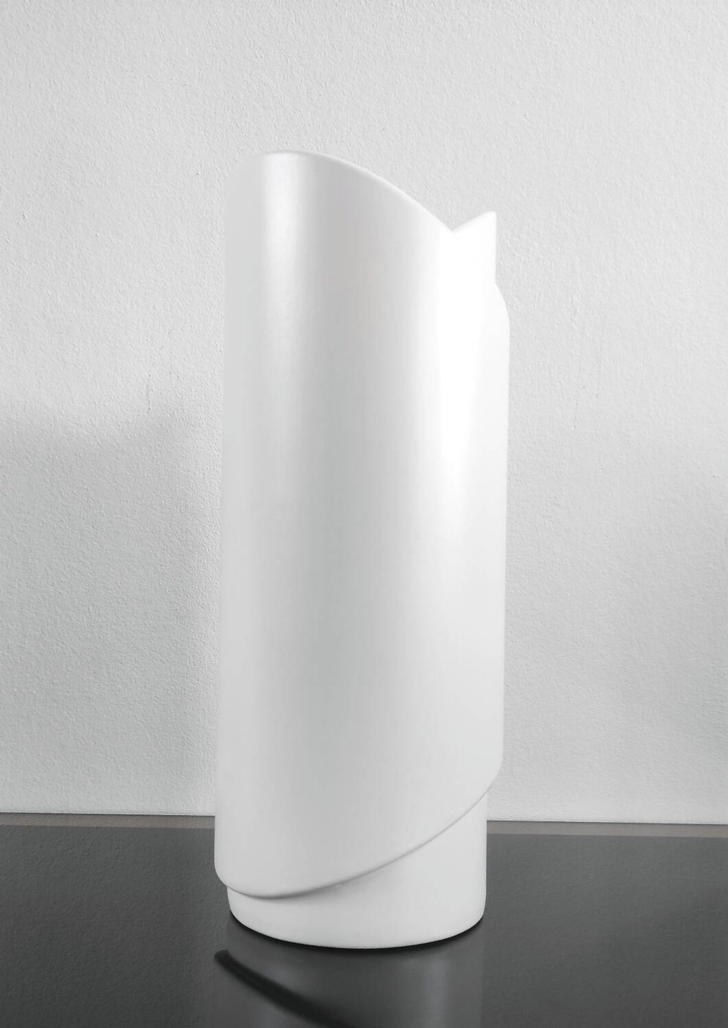 Vase moderniste en céramique blanche – Design Jeroen Bechtold