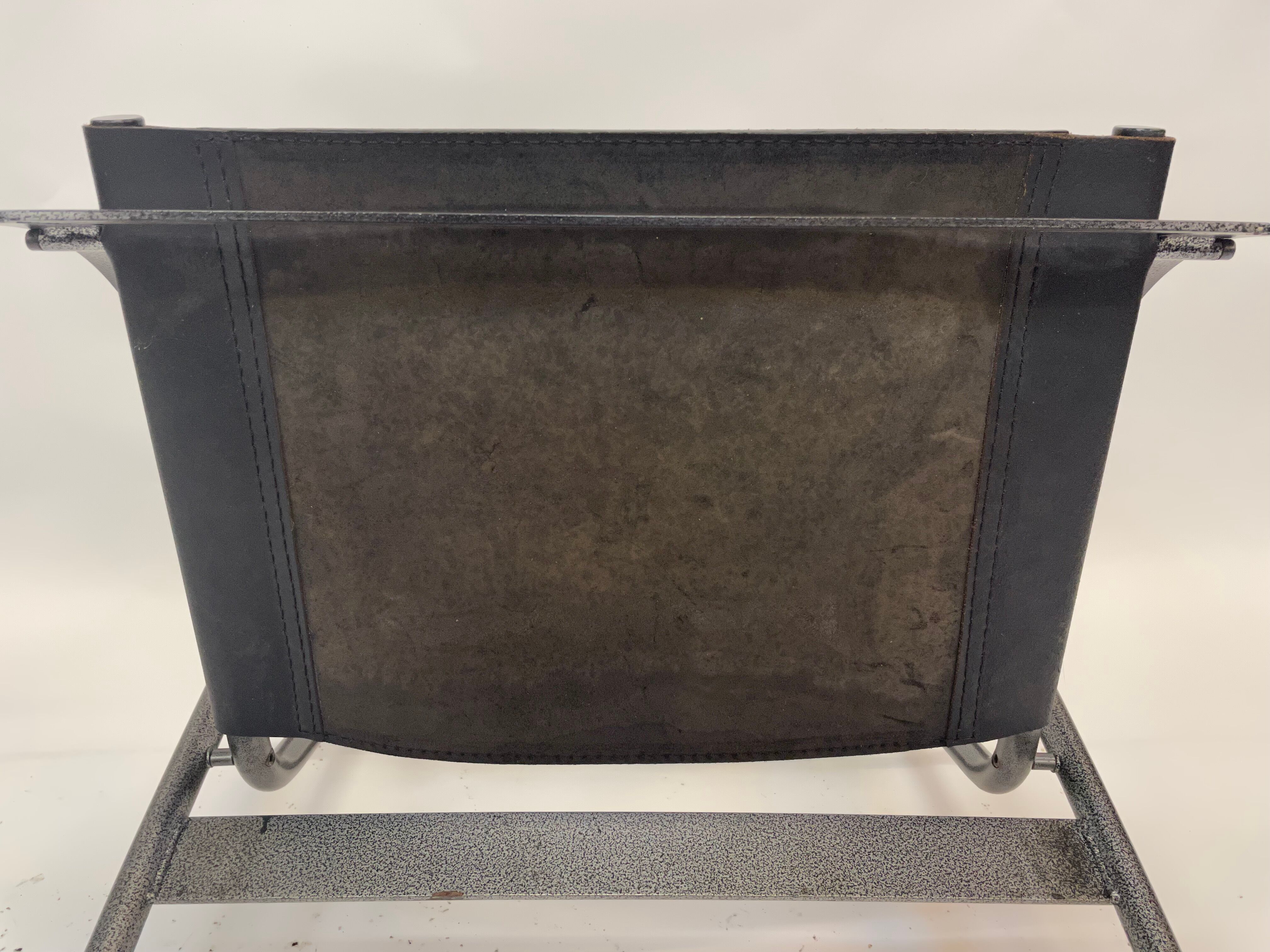 Chaise vintage en cuir et acier noir des années 1970