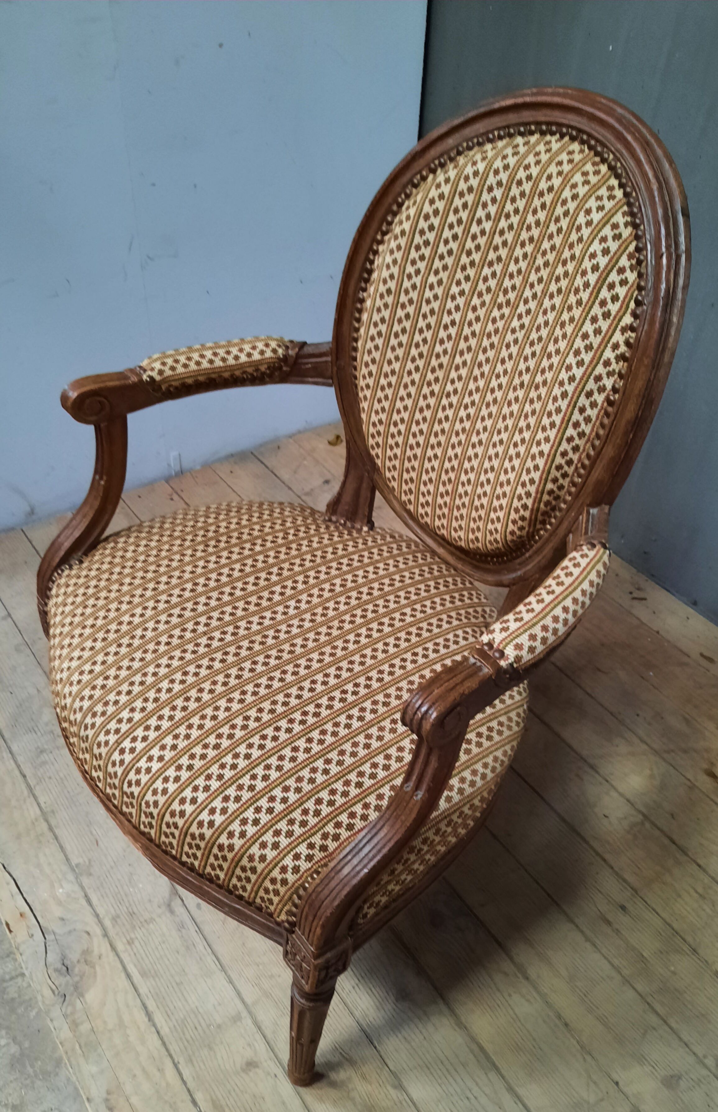 Fauteuil medaillon Louis XVI