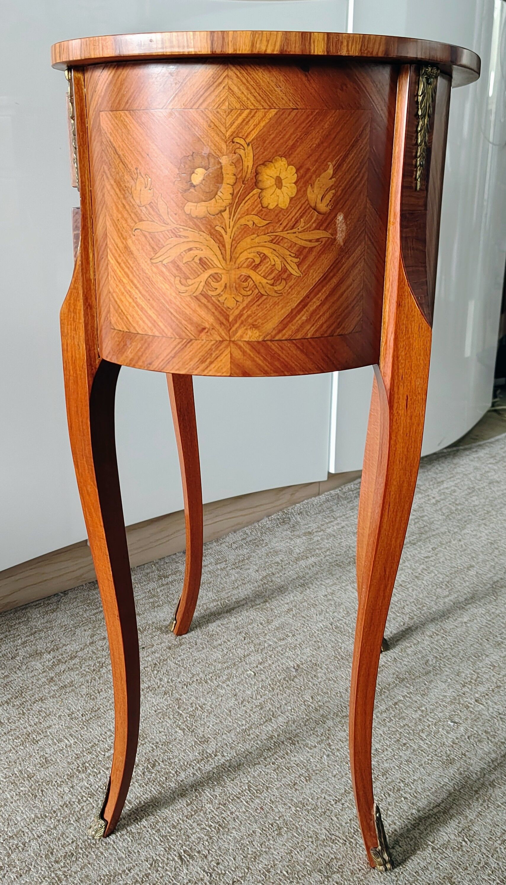 Table de chevet rognon