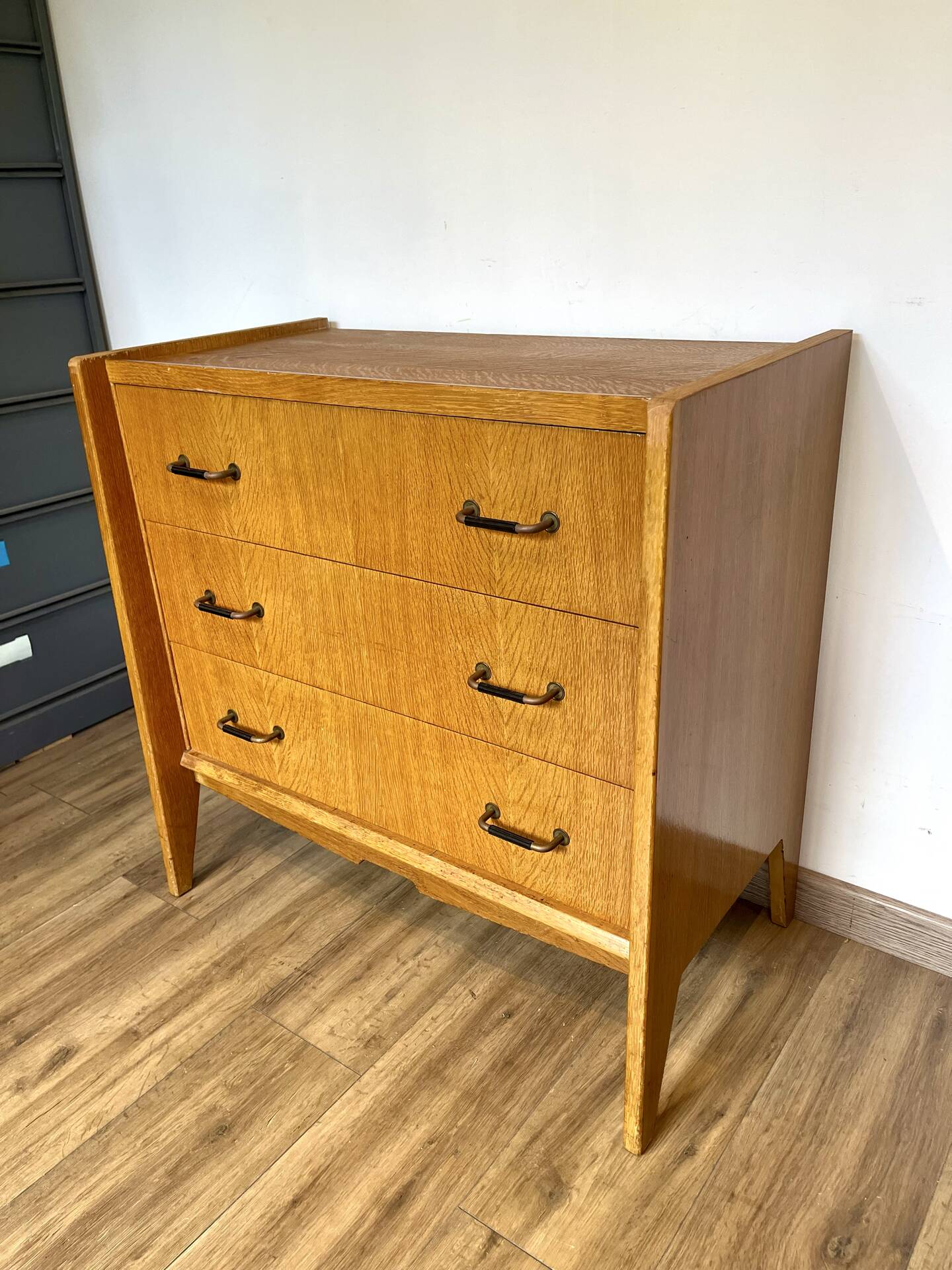 Chest of drawers with 3 drawers