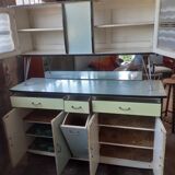 Buffet in green formica.