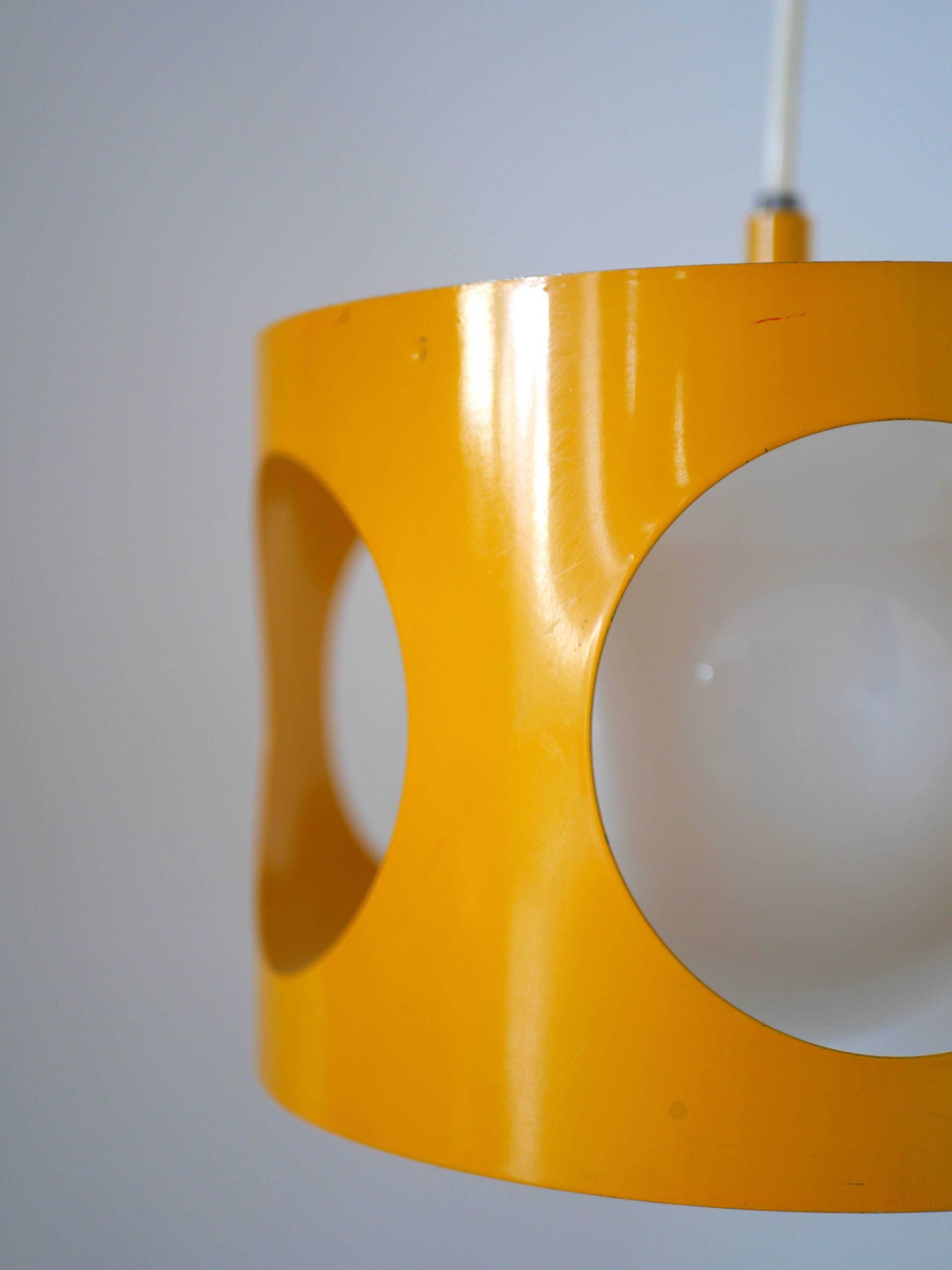 Yellow metal Disderot suspension