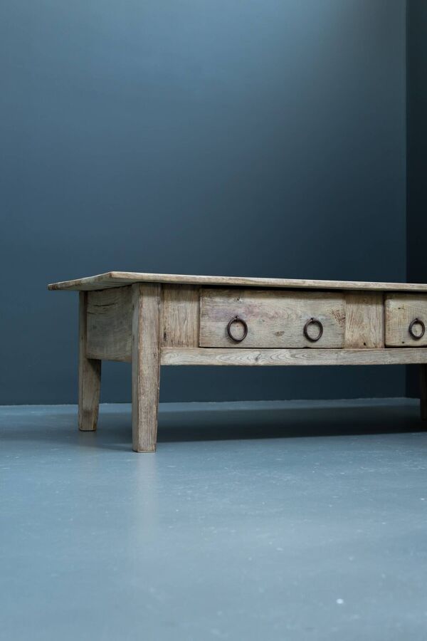 Table basse de ferme espagnole, début du XIXe siècle - Table en chêne, antiquité