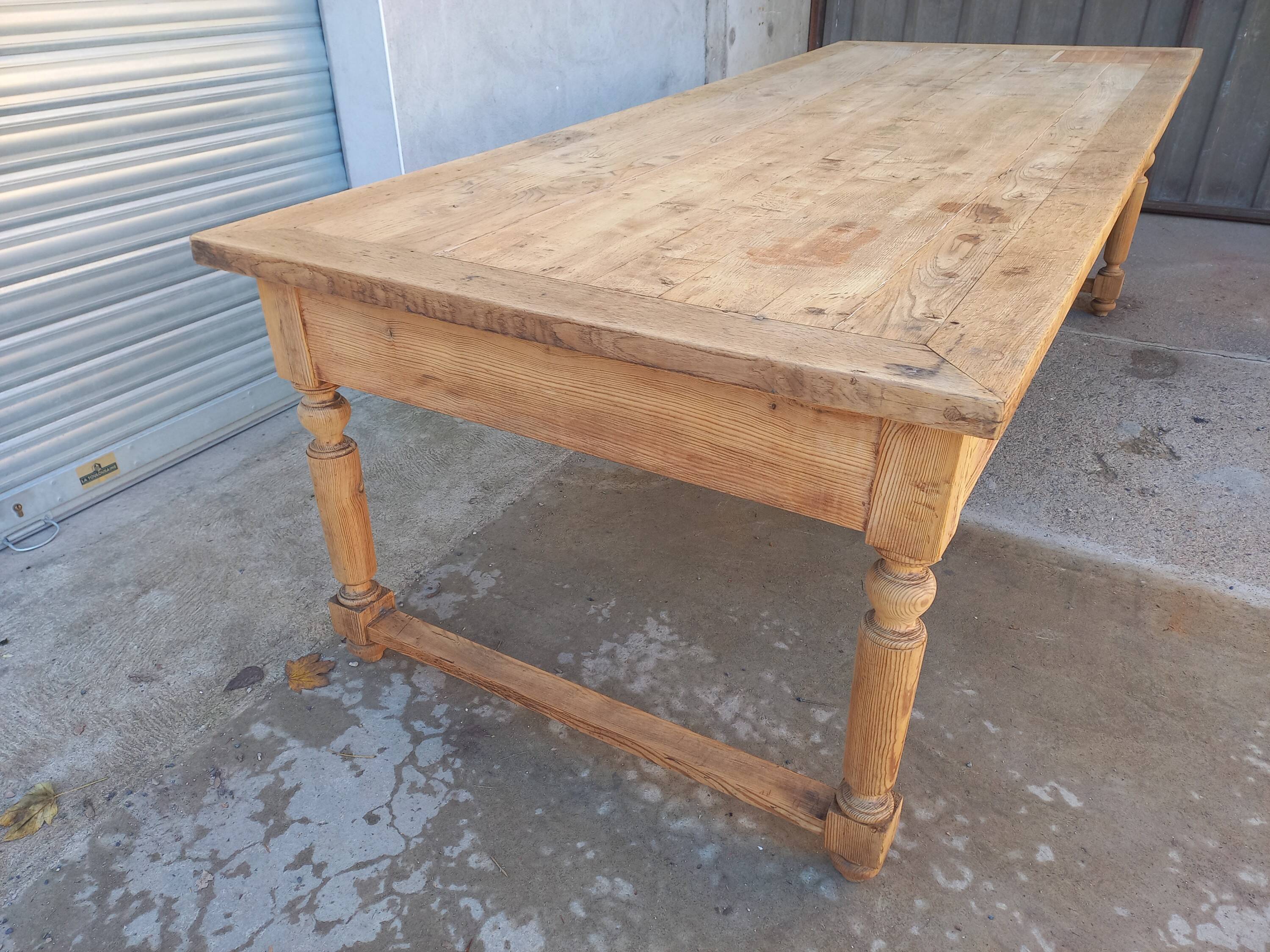 Grande table de communauté en chêne et sapin