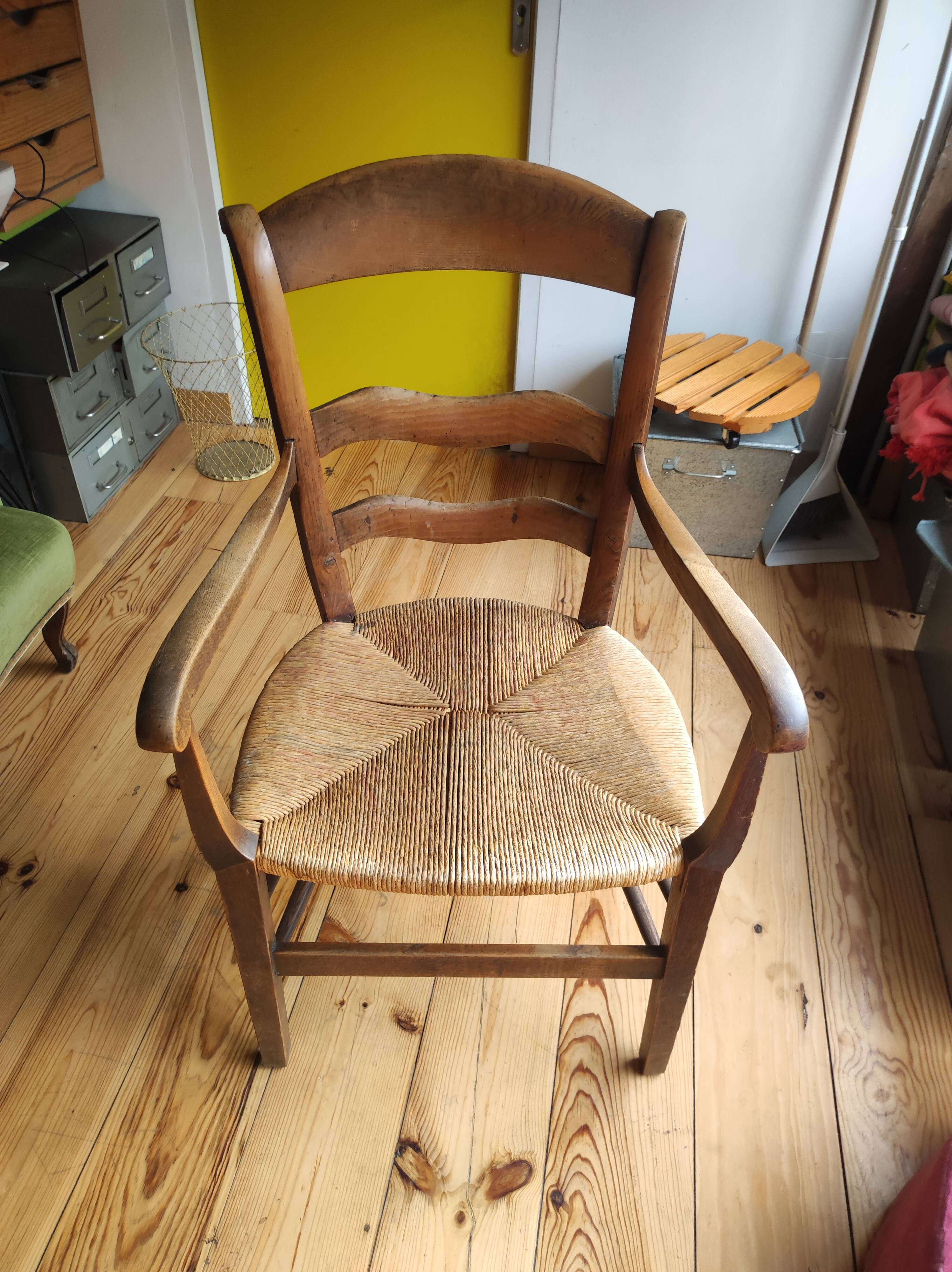 Old country armchair with its original mulch
