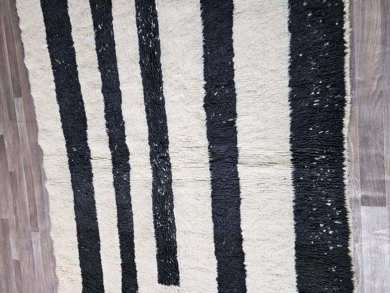 Beni Ouraine handwoven rug, traditional style, size 150x250 cm