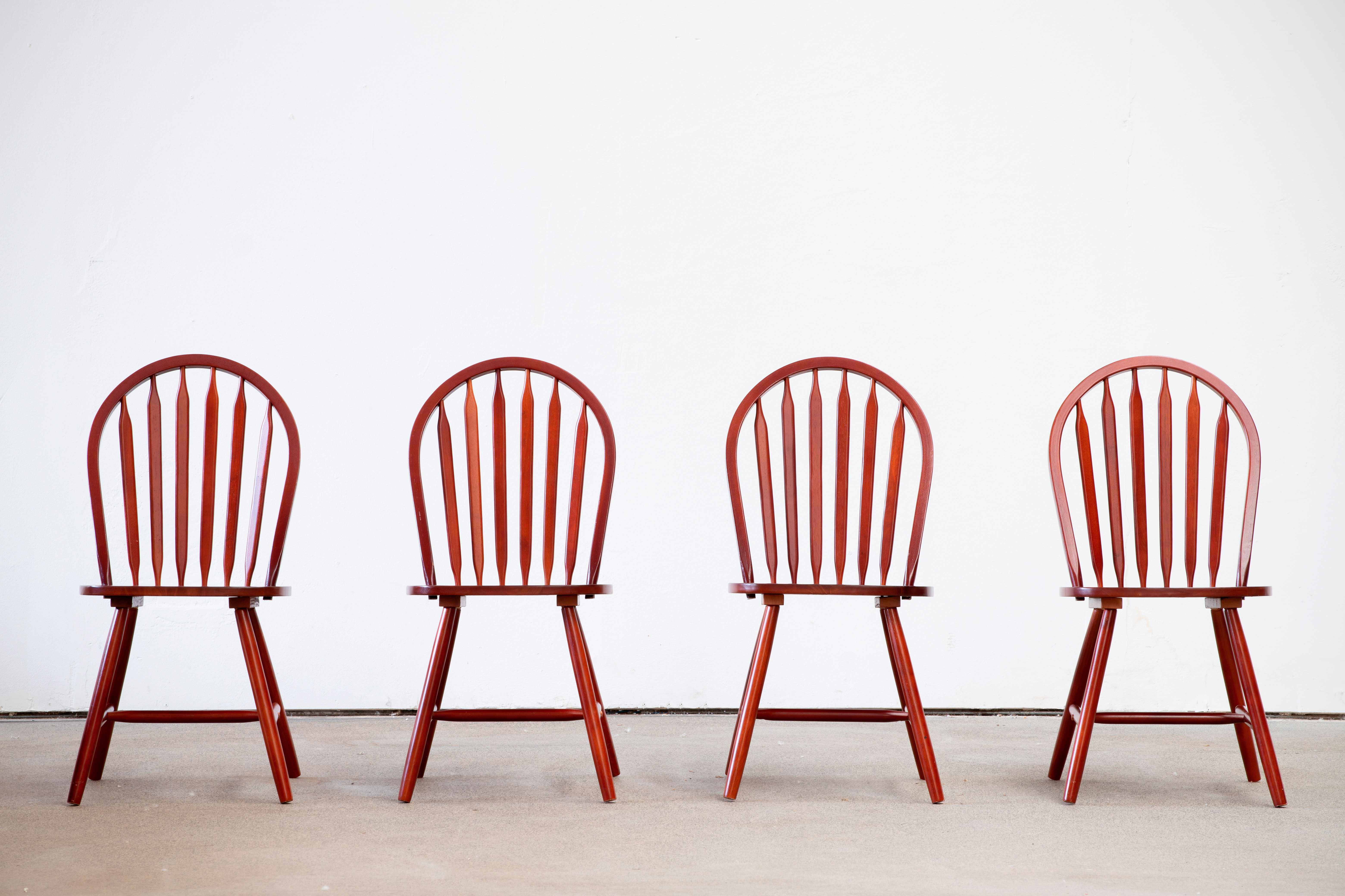 Série de 4 chaises scandinaves vintages