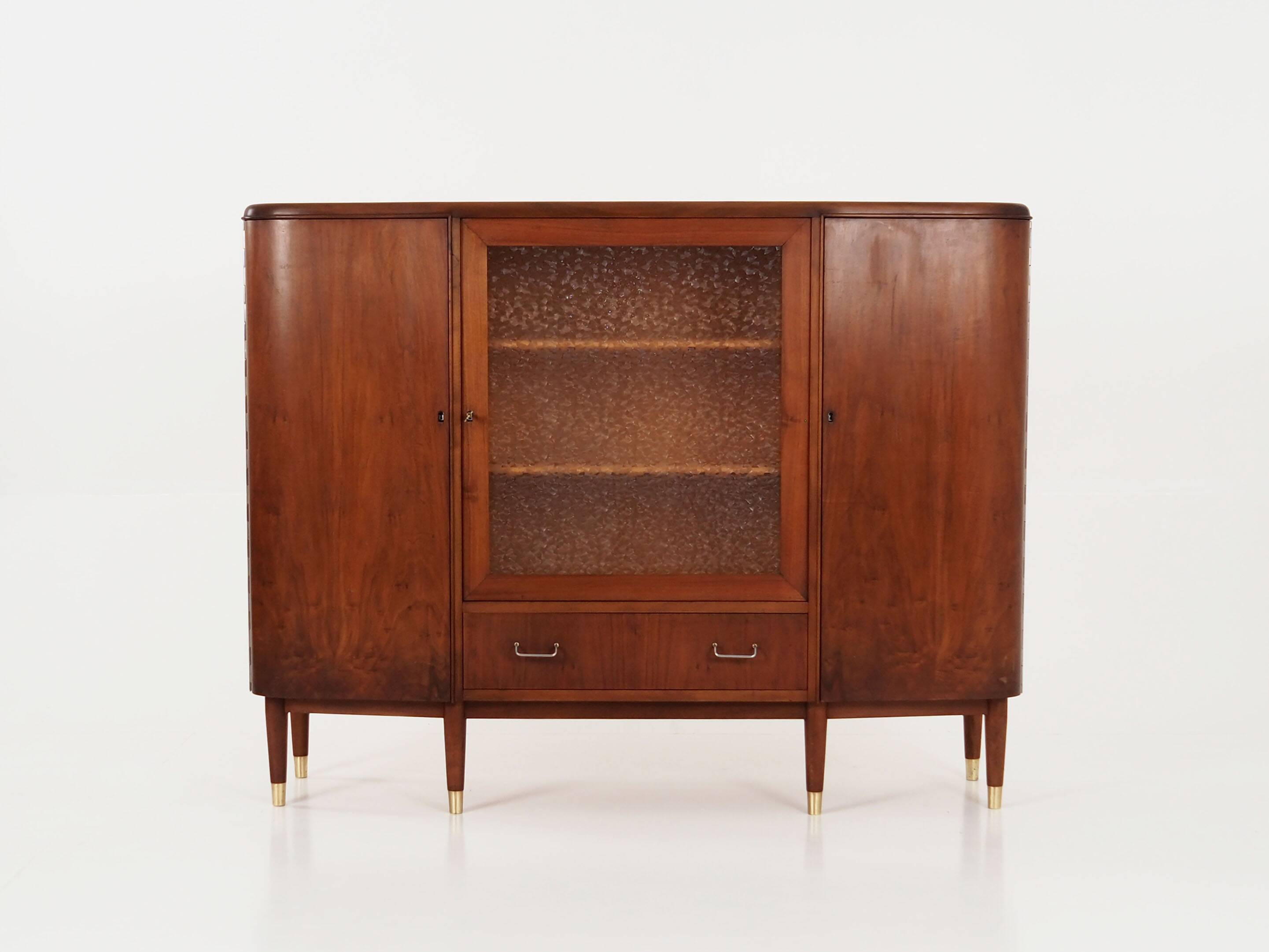 Buffet haut en noyer, design danois, années 1960, production : Danemark