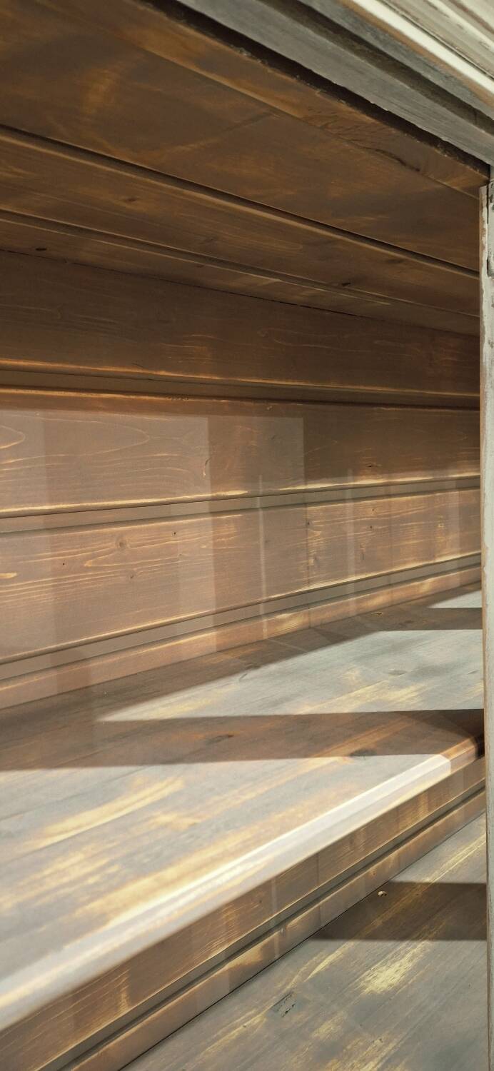 Buffet with 2 glass doors