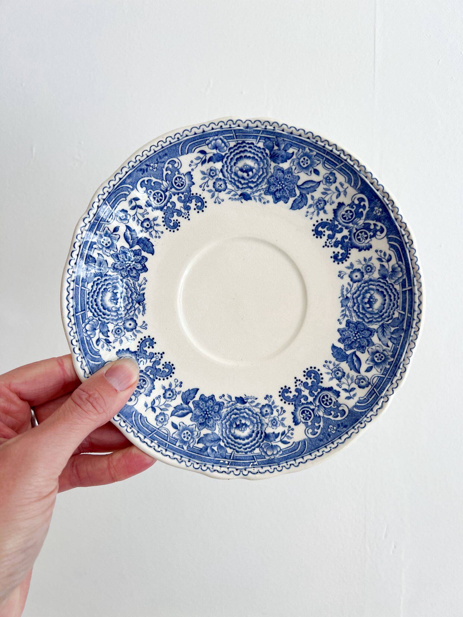 5 vintage Villeroy & Boch saucers