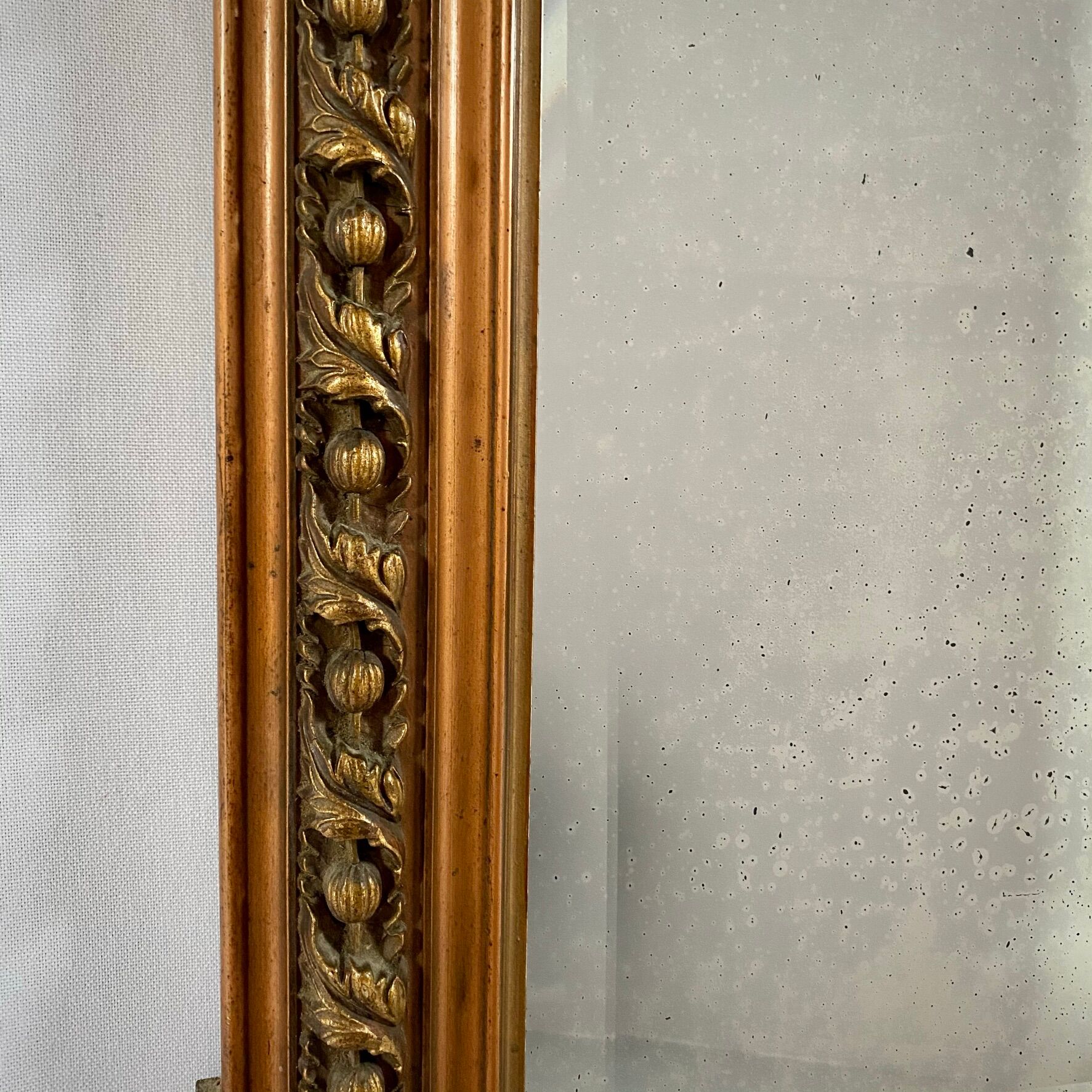 Mirror Napoleon III, gilded with pediment - 105x67cm