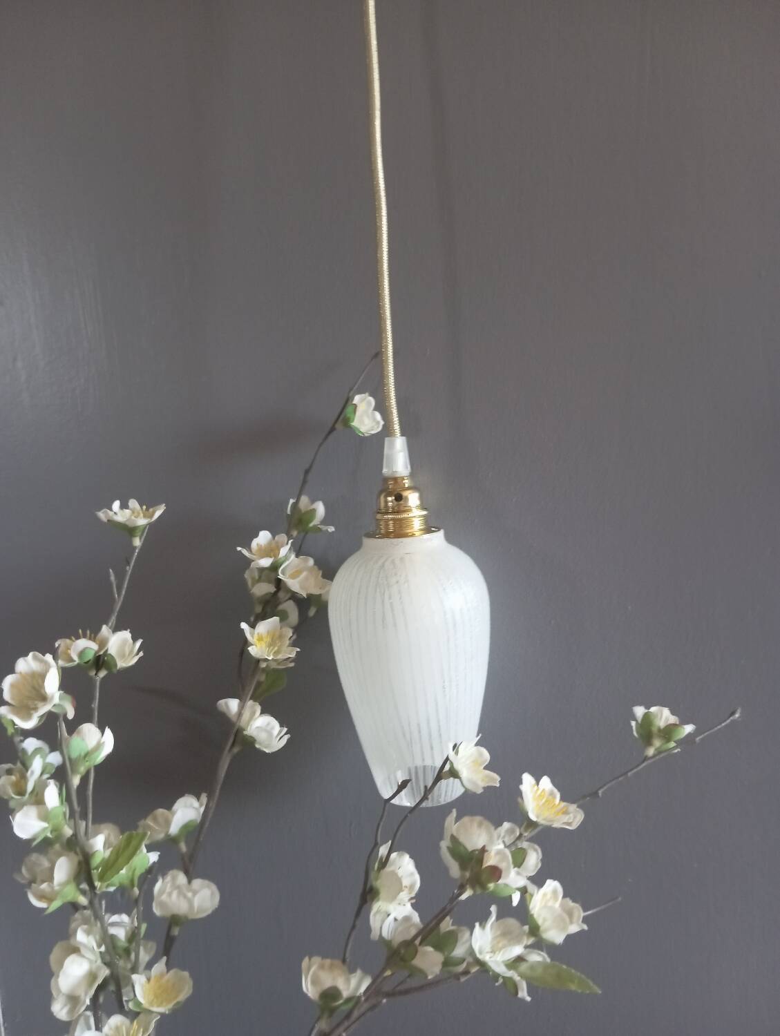 Portable hanging lamp 1970/80 white granite glass