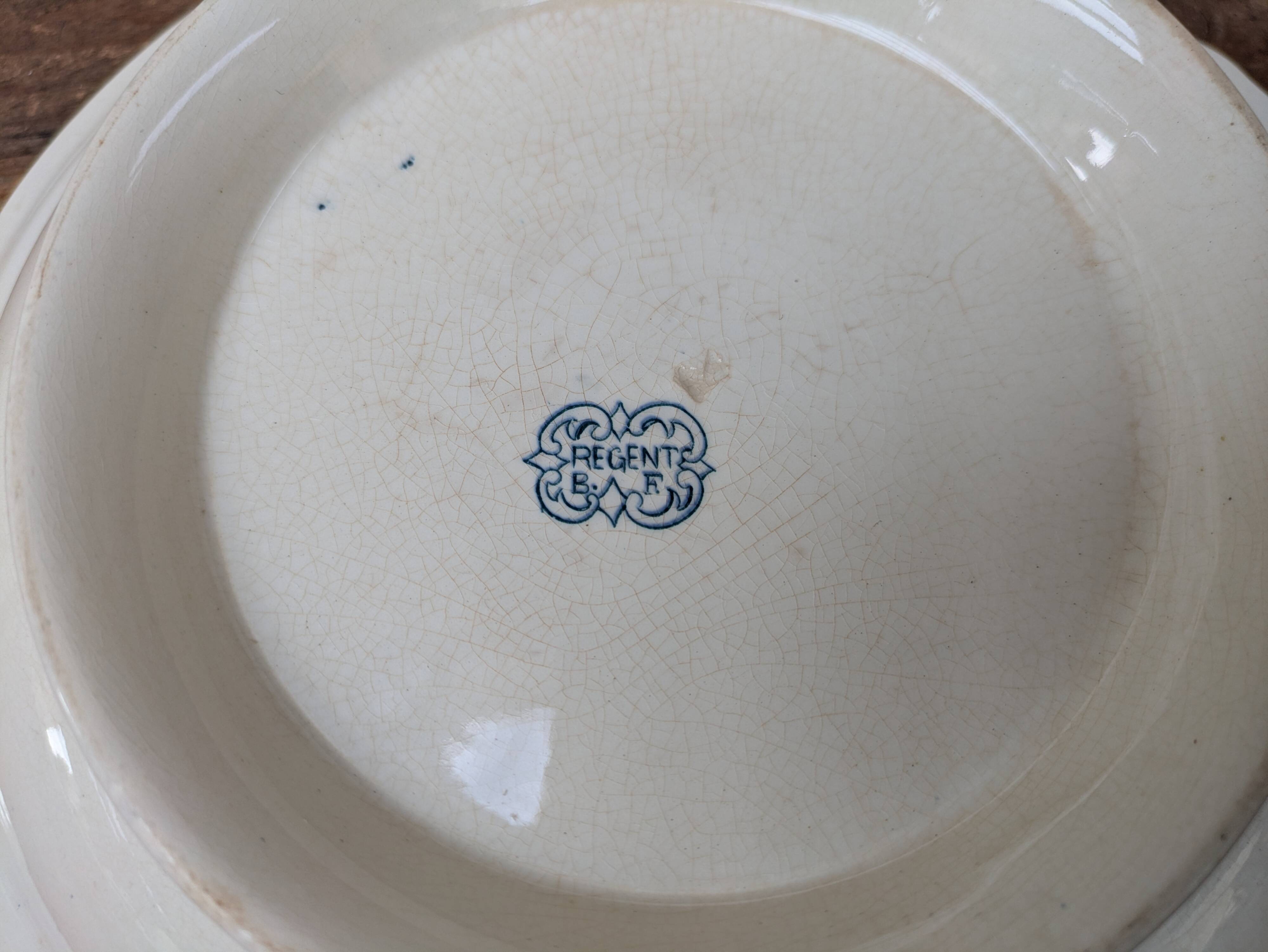 Shallow round plate Boch Frères model Regent with arabesque and foliage decoration.