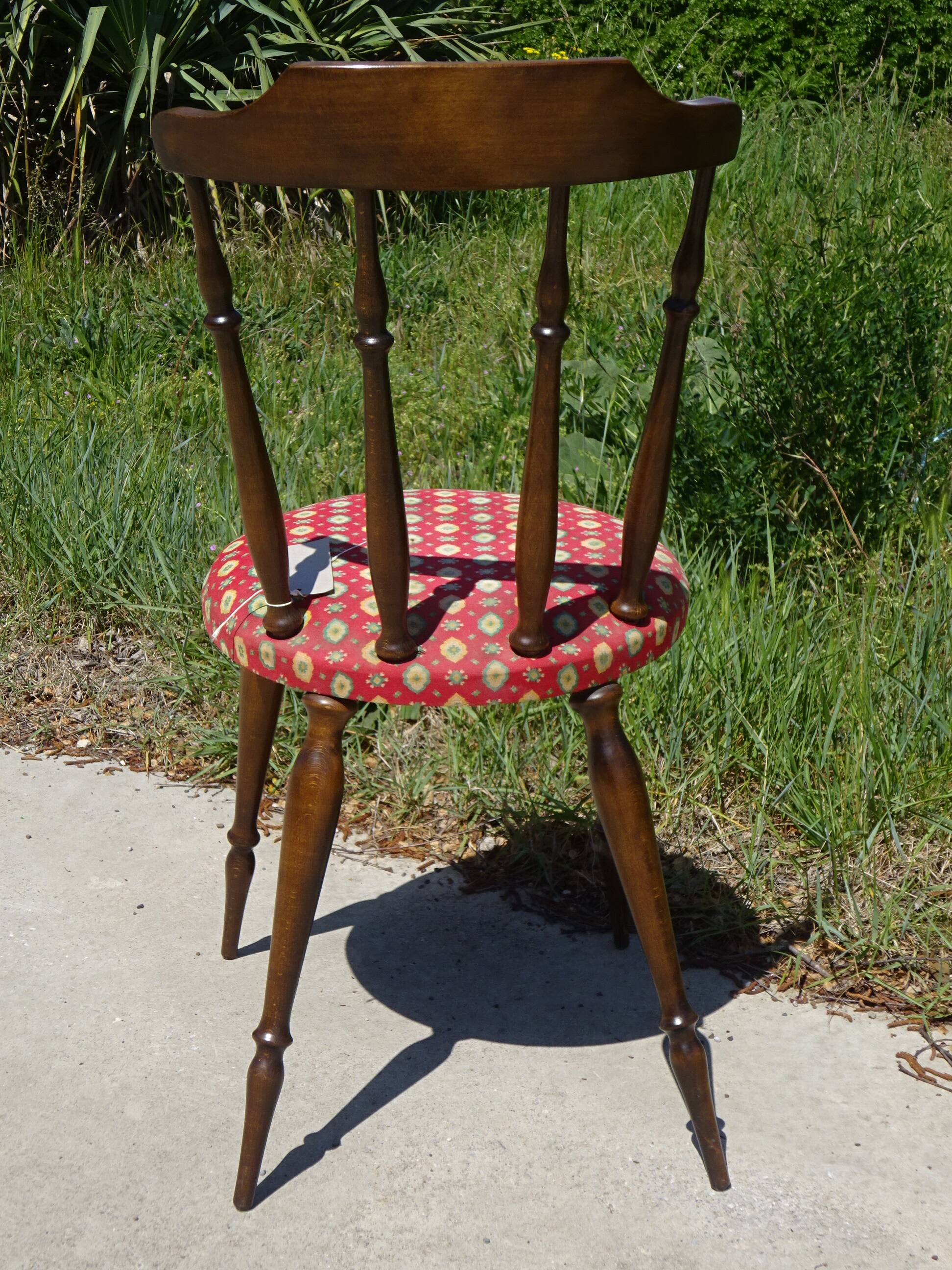 Chaises vintage aux pieds compas