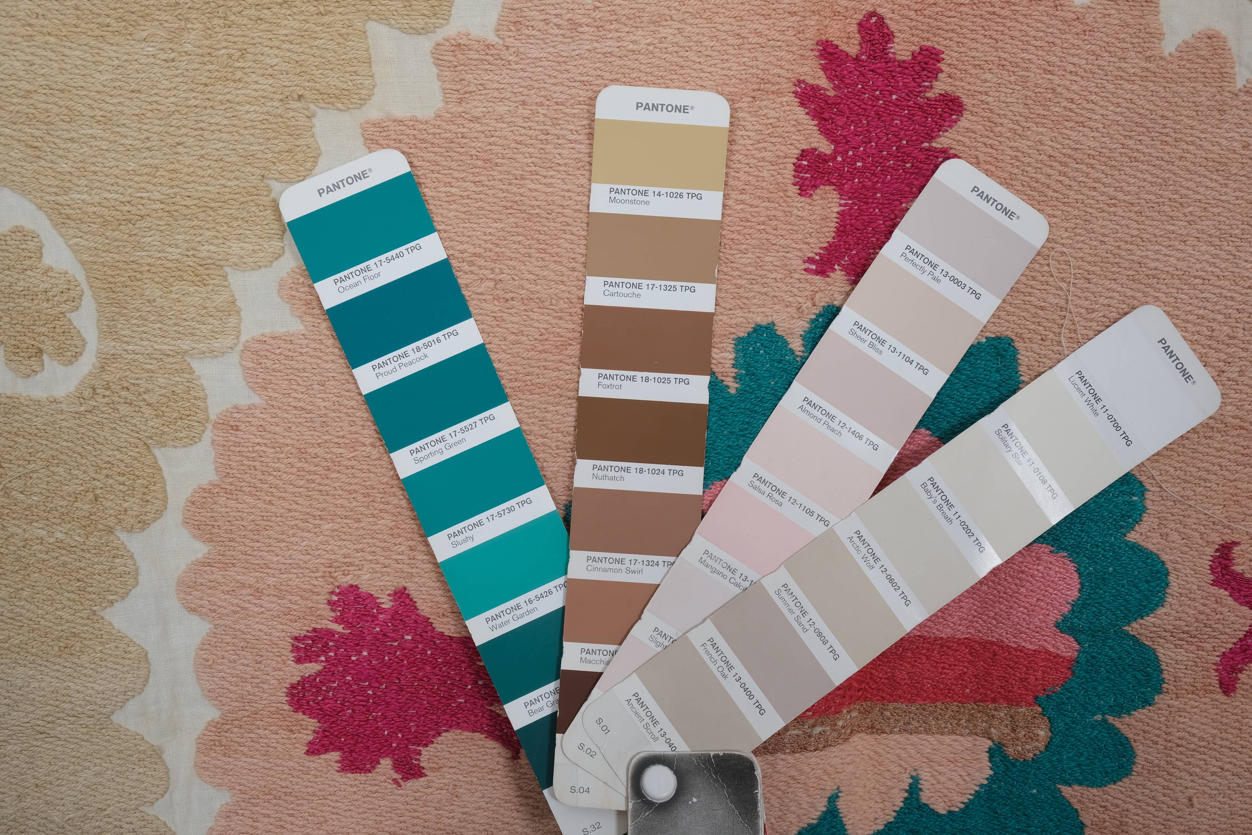 Hand-knotted rug Turkish vintage 137x140 cm