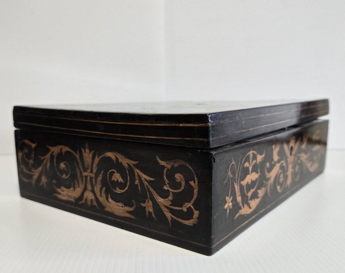 Sorrento marquetry box with a scene of three dancers in a medallion.