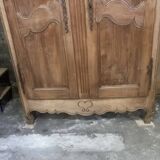 Wardrobe dressing of married 19 th raw aspect.