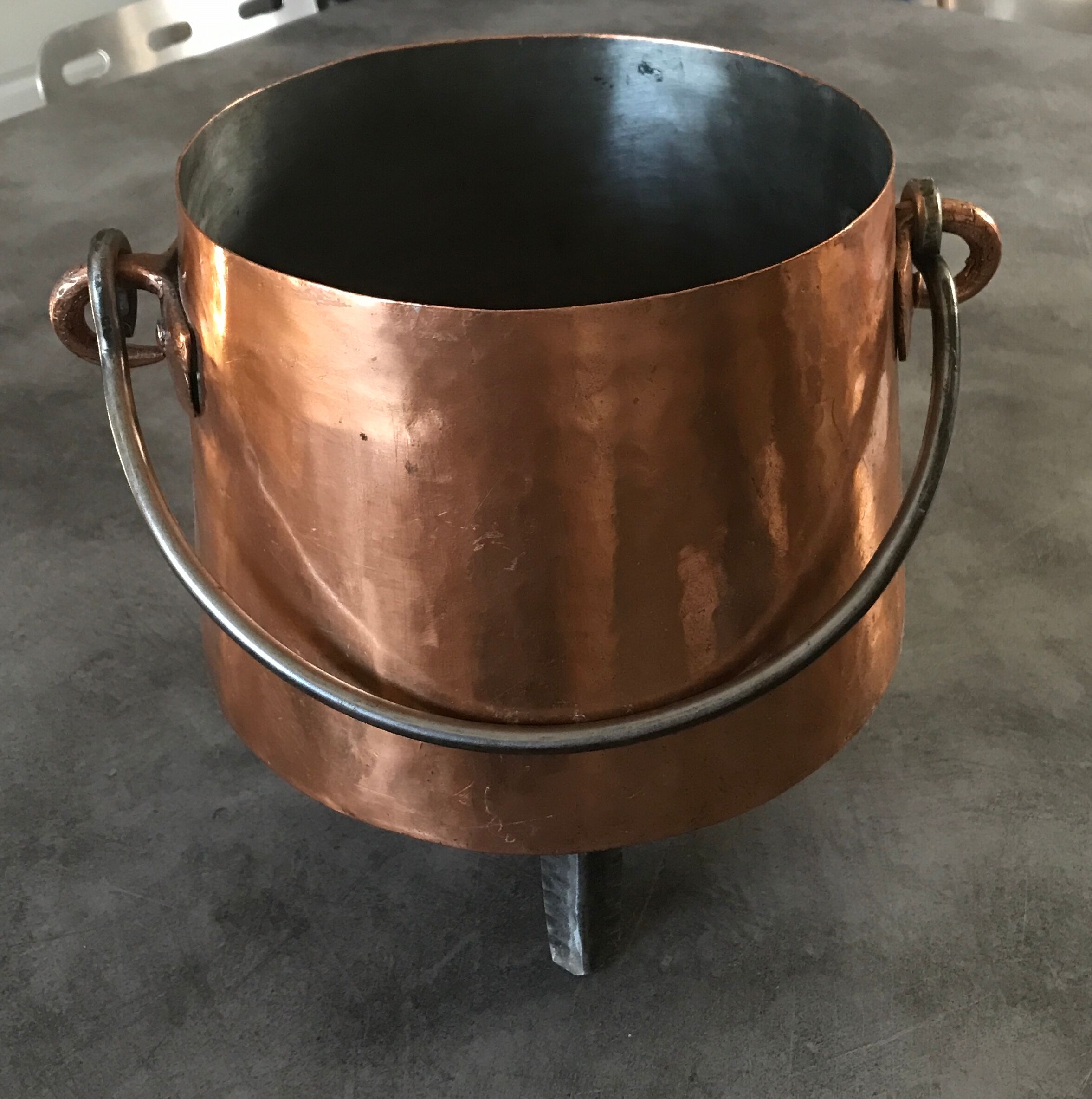 Cauldron with tinned copper pot handle and support 3 feet - 25.5 cm