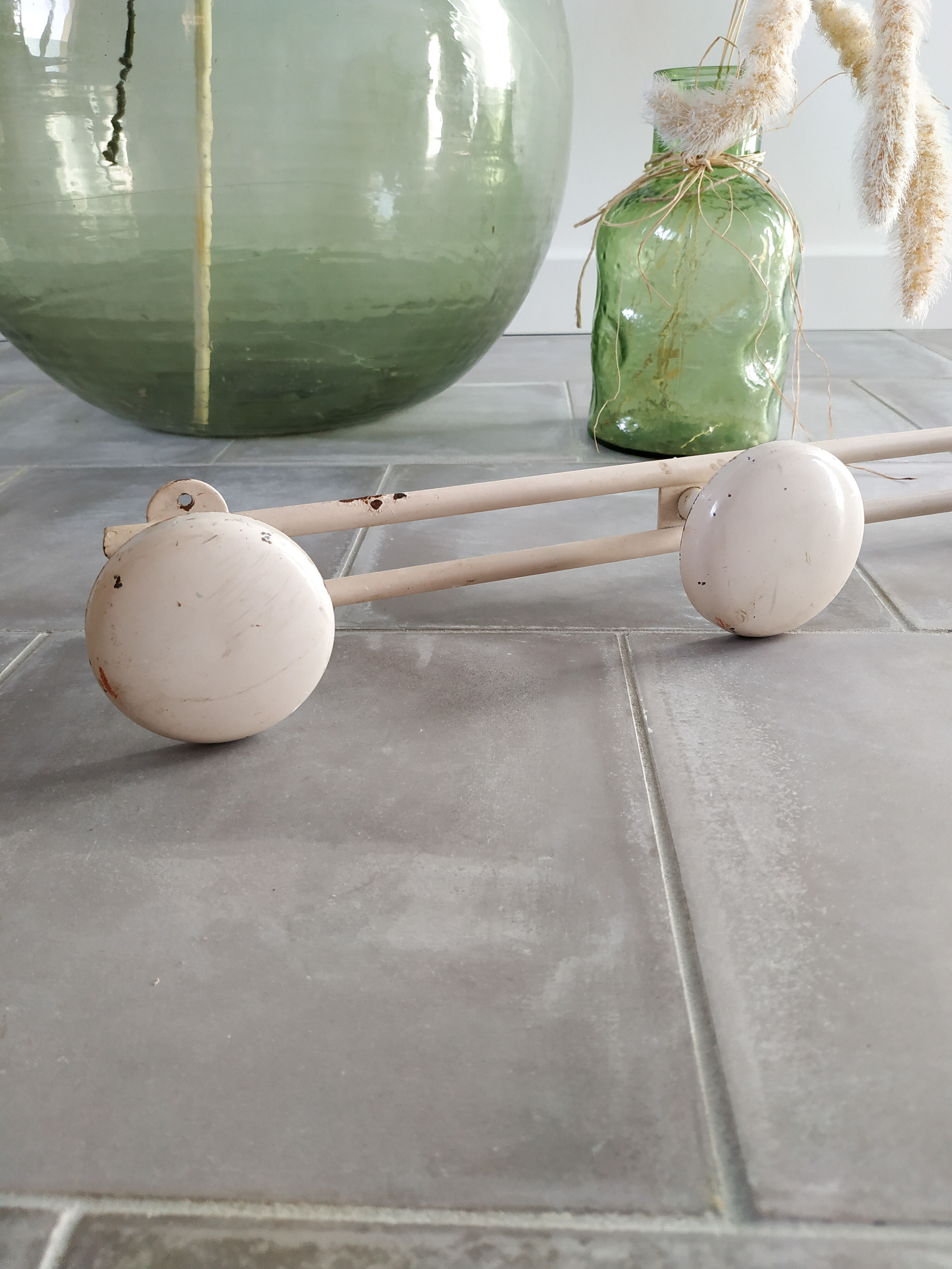 Triple white metal coat rack 60s